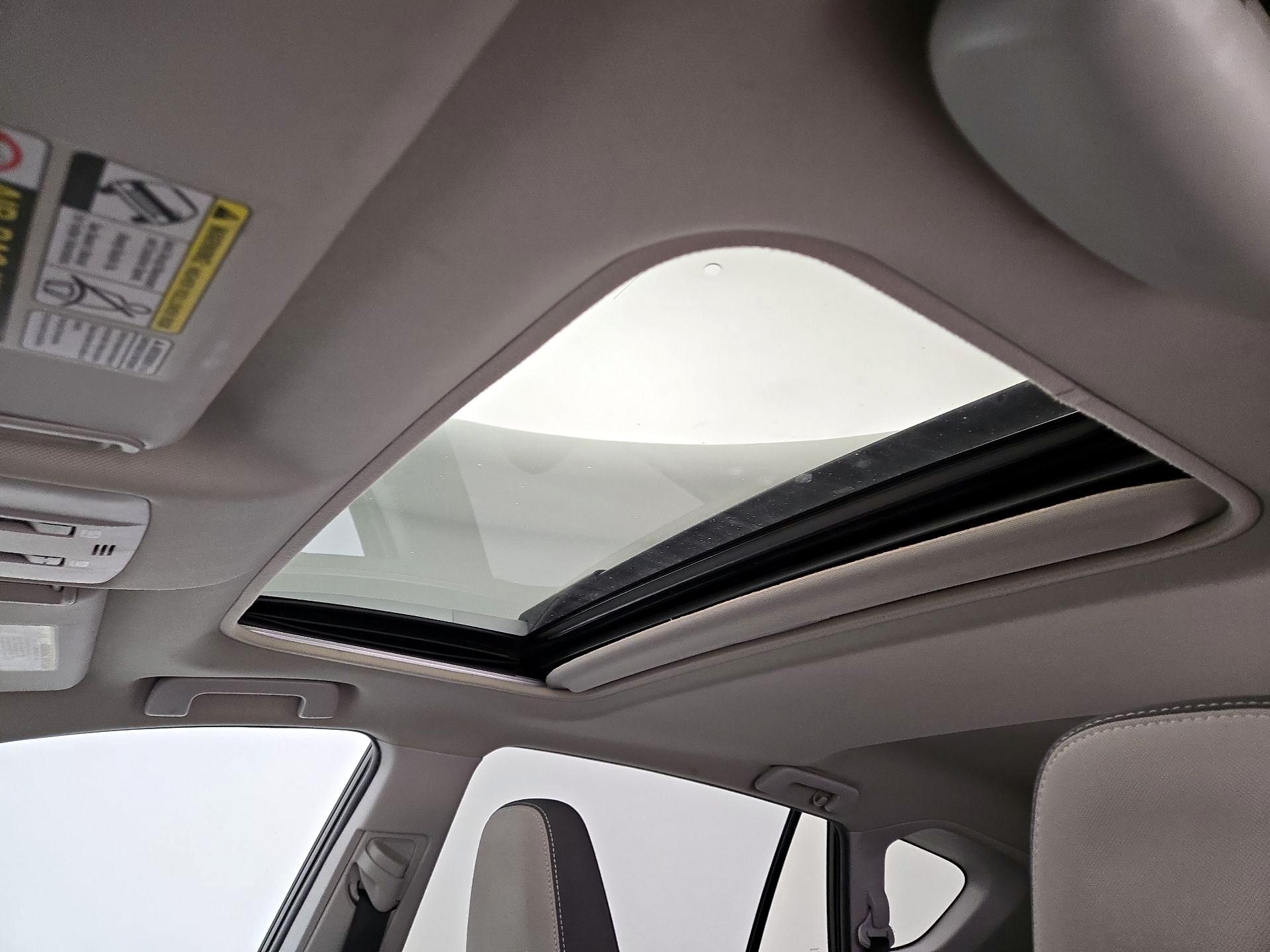 Thumbnail: 2015 Toyota RAV4 - 18