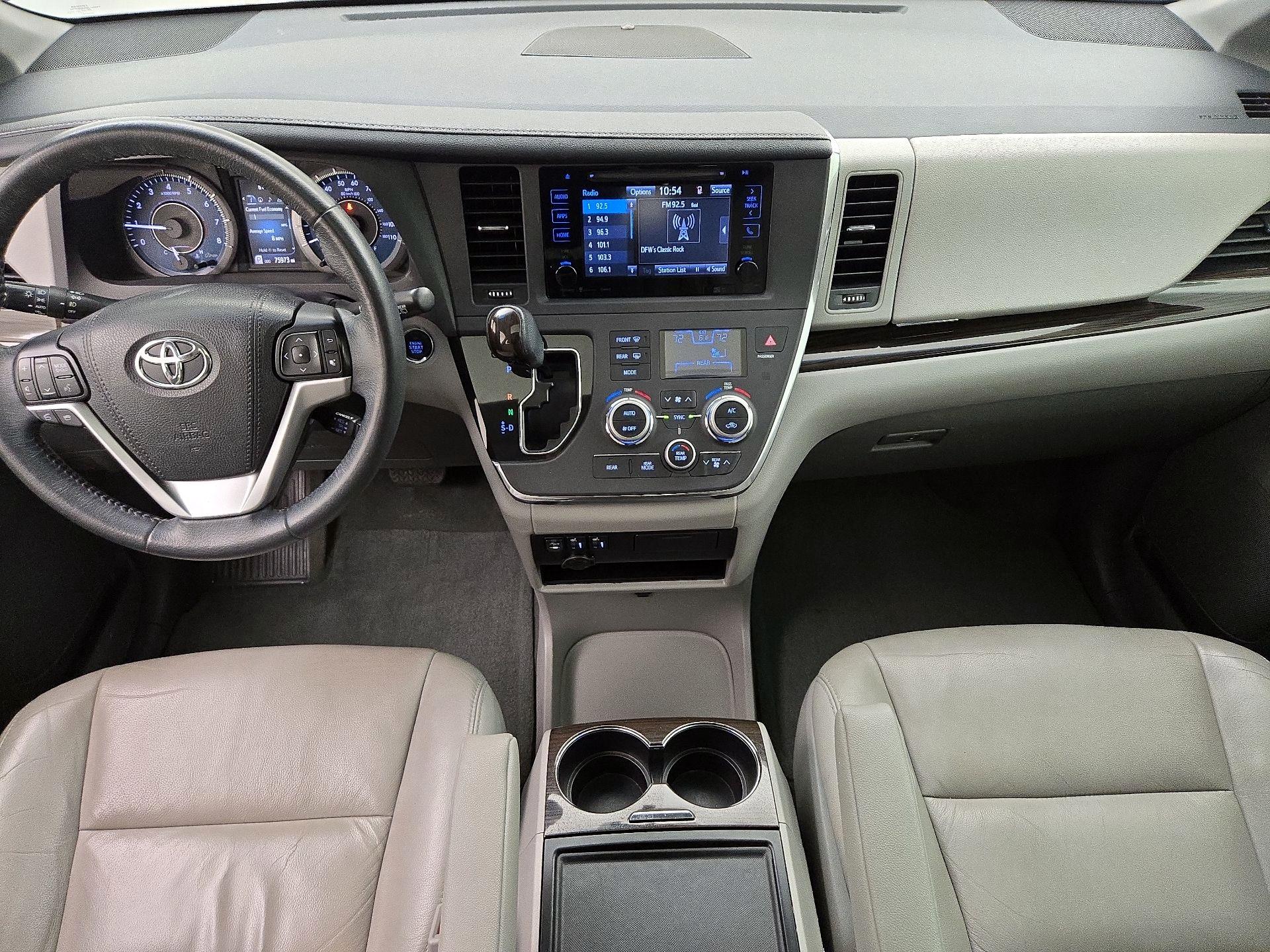Thumbnail: 2017 Toyota Sienna - 9