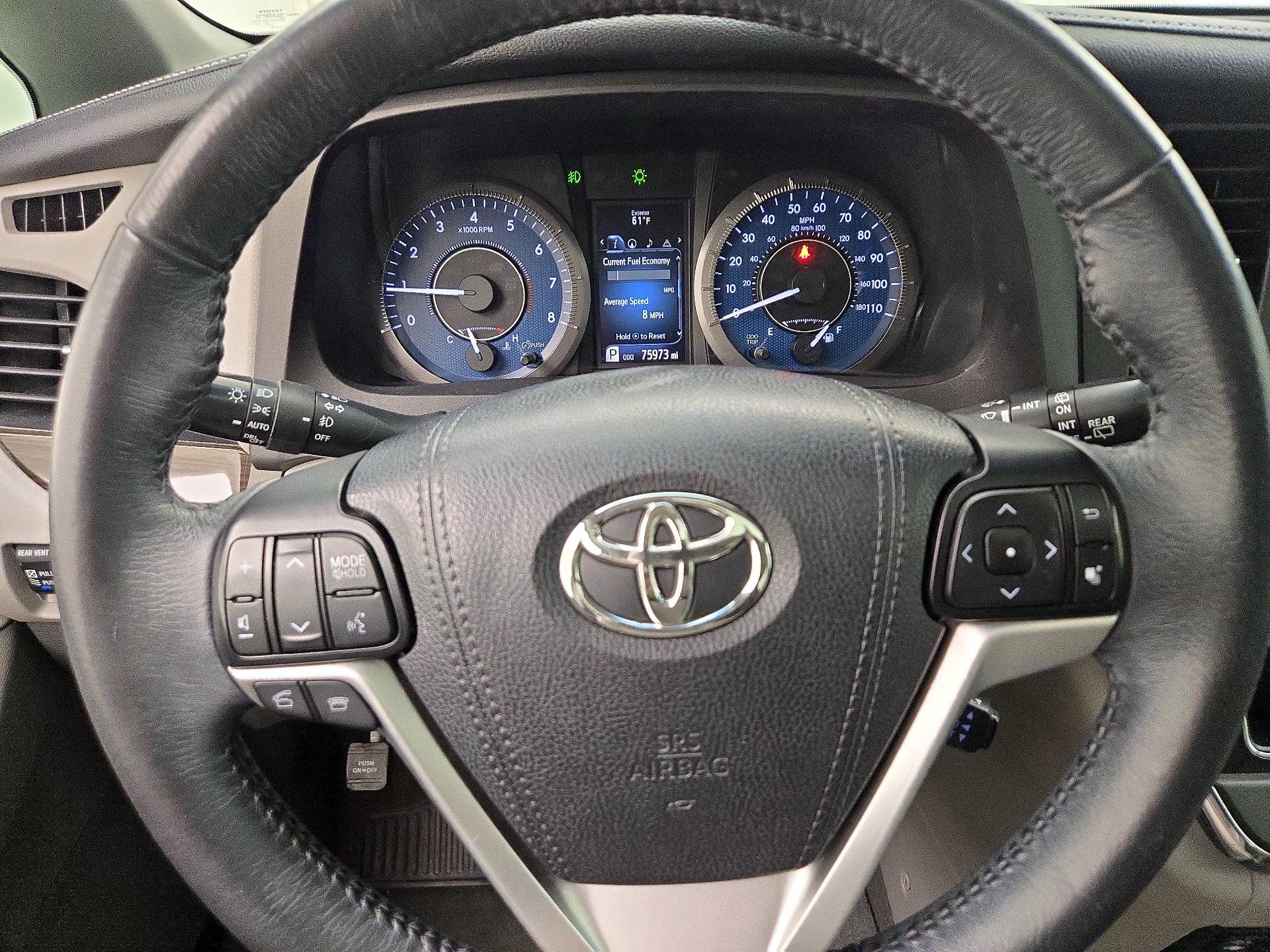 Thumbnail: 2017 Toyota Sienna - 10