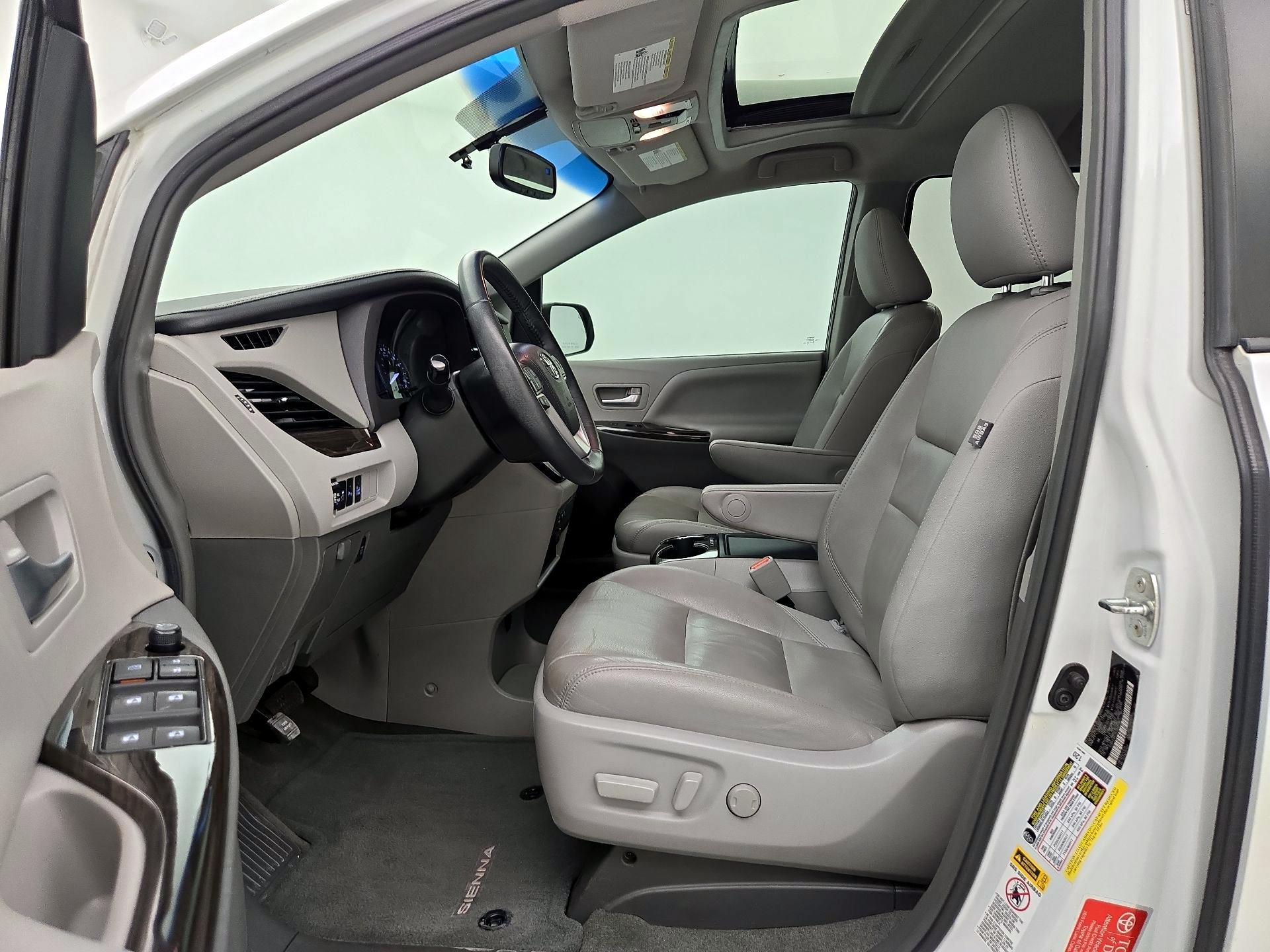 Thumbnail: 2017 Toyota Sienna - 11