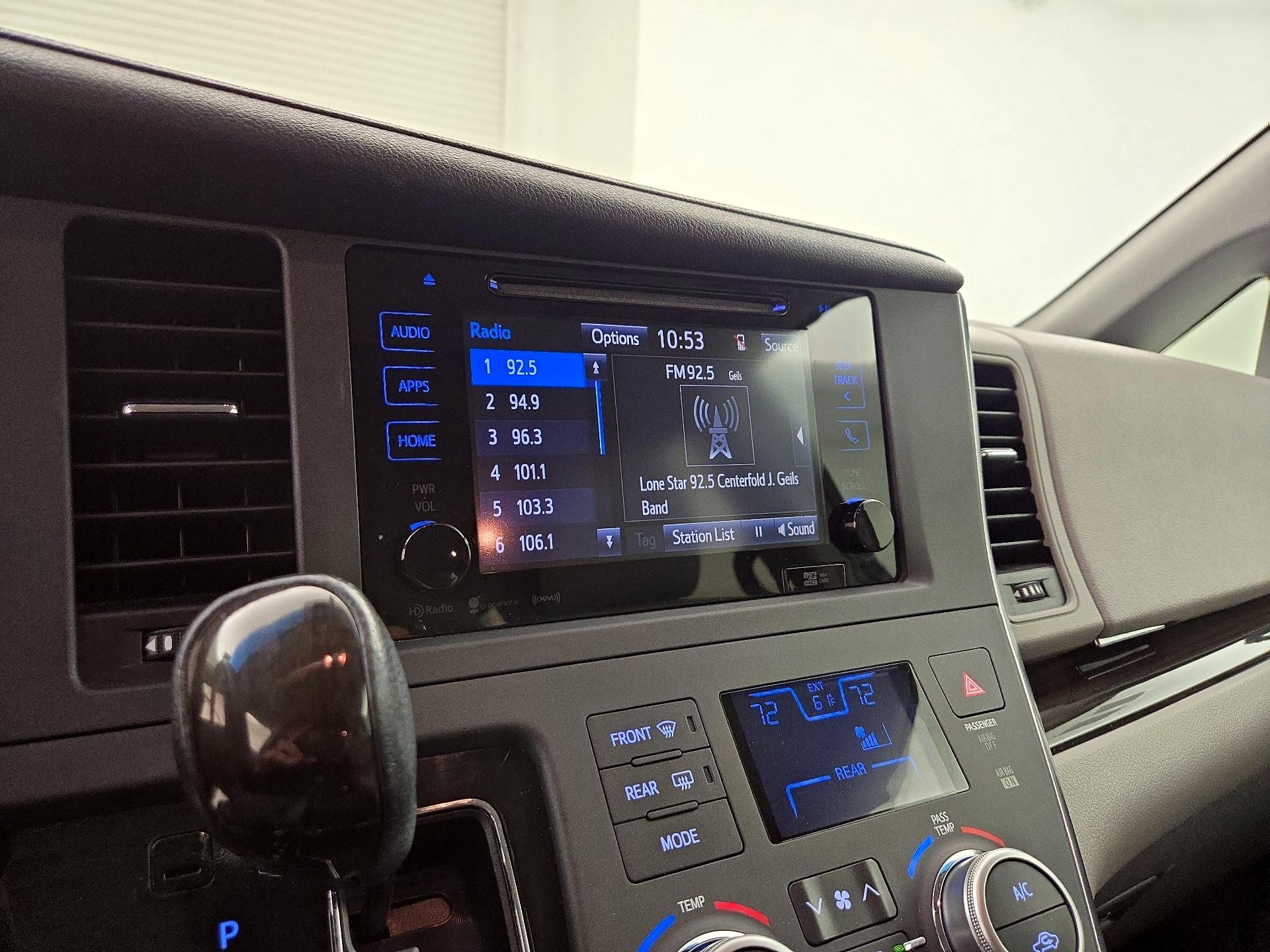 Thumbnail: 2017 Toyota Sienna - 15