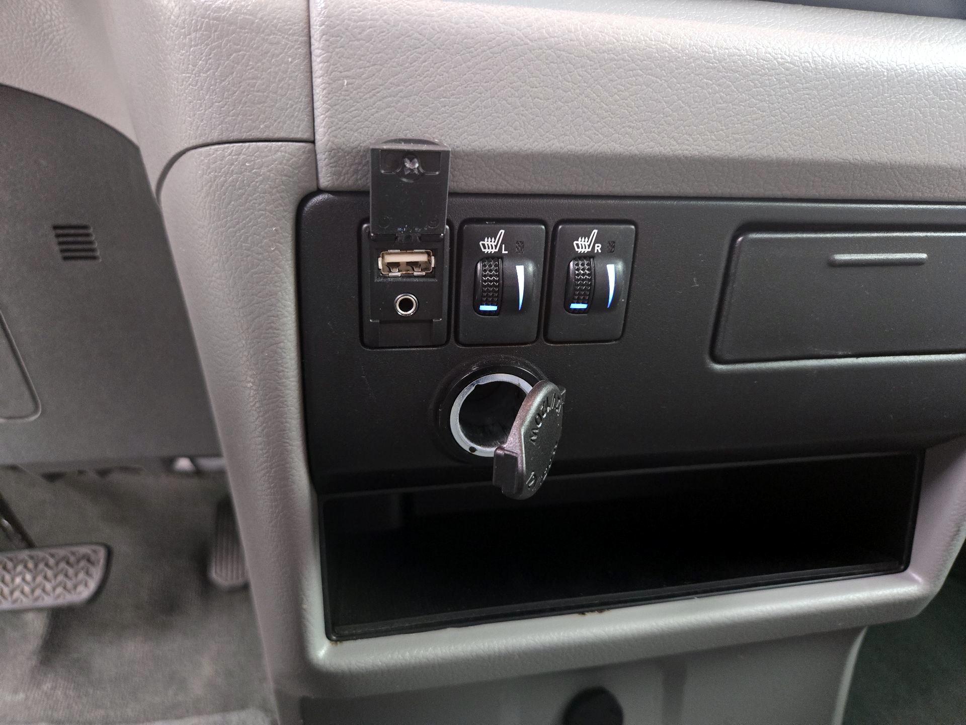Thumbnail: 2017 Toyota Sienna - 18