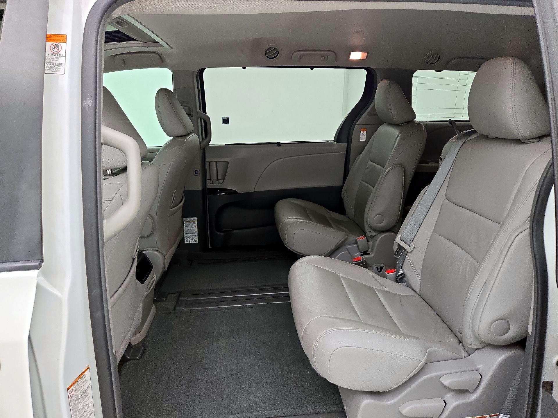 Thumbnail: 2017 Toyota Sienna - 20