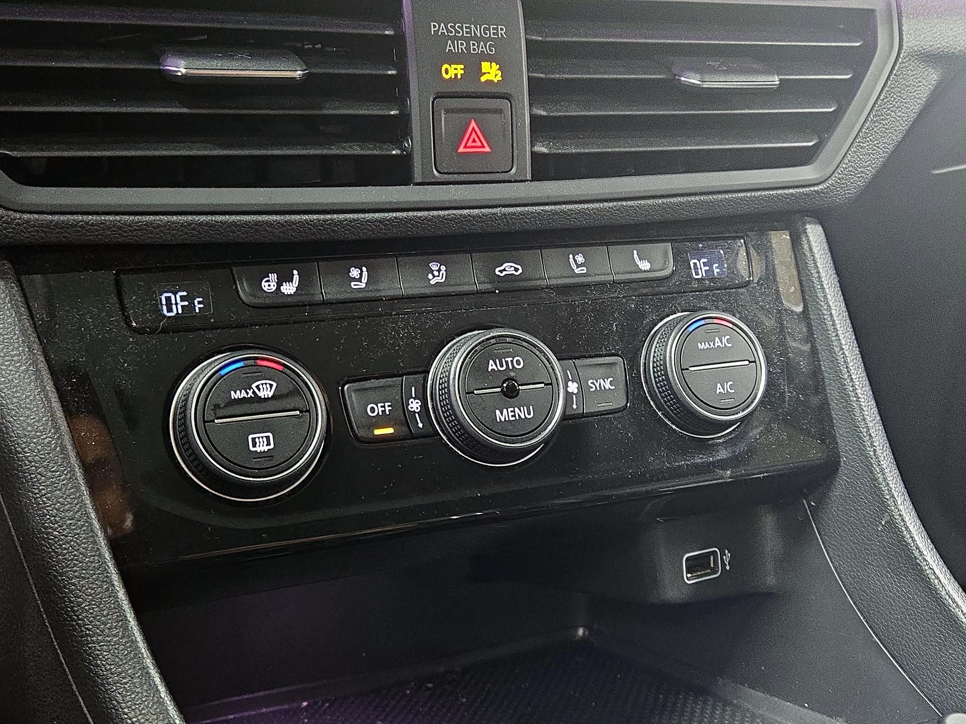 Thumbnail: 2019 Volkswagen Jetta - 17