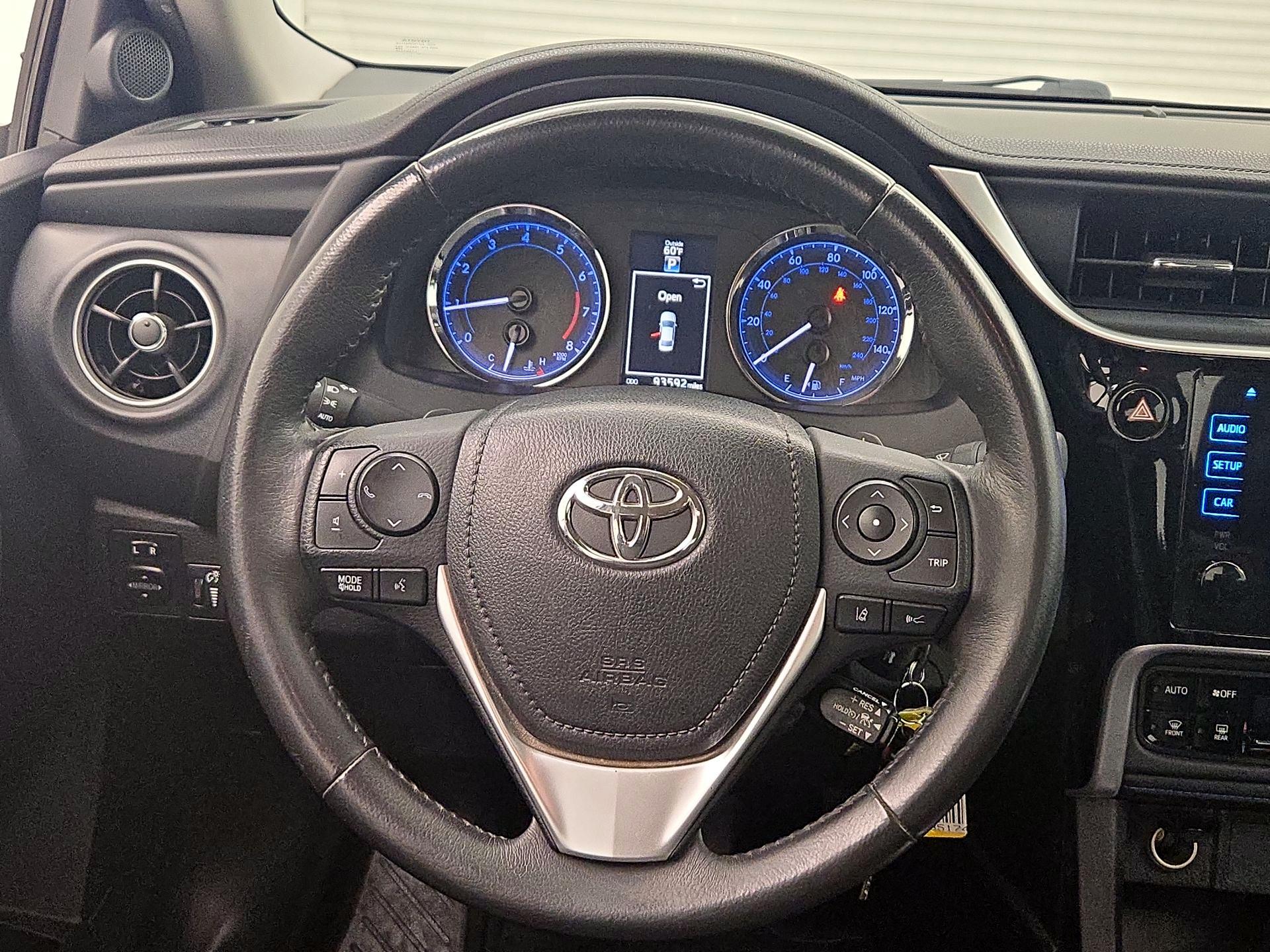 Thumbnail: 2017 Toyota Corolla - 10