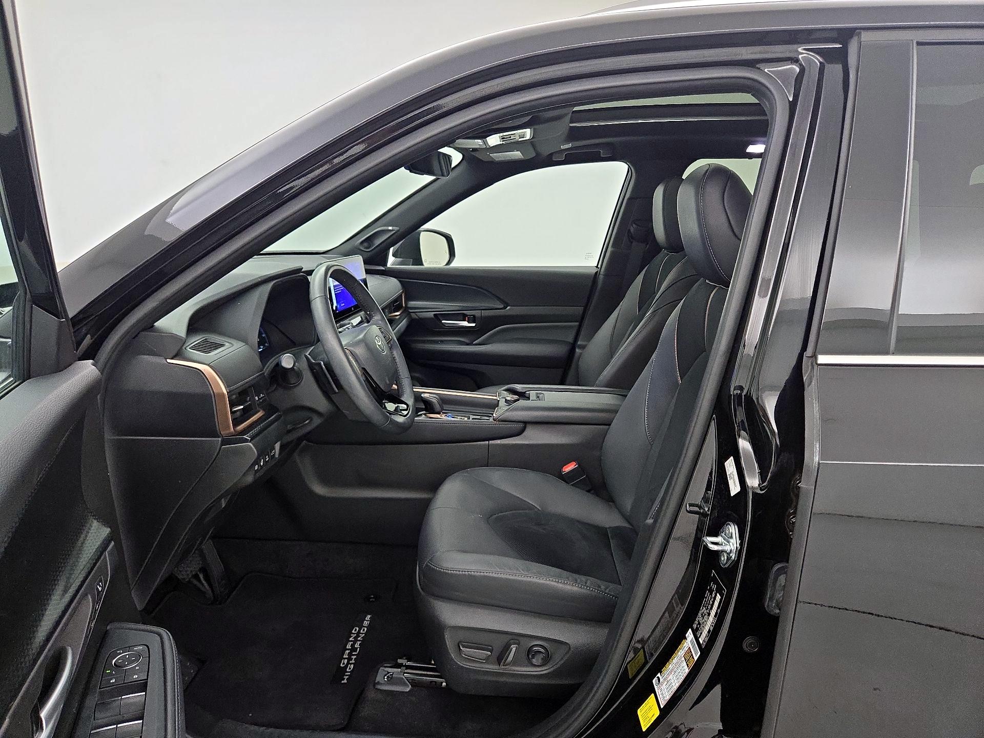 Thumbnail: 2024 Toyota Highlander - 11