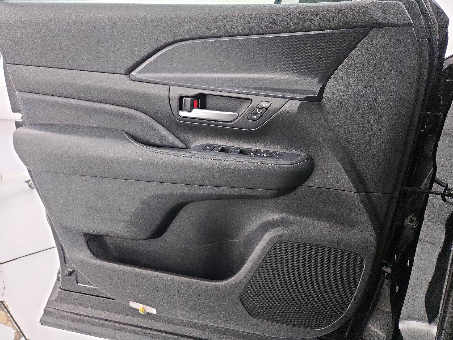 Thumbnail: 2024 Toyota Highlander - 12