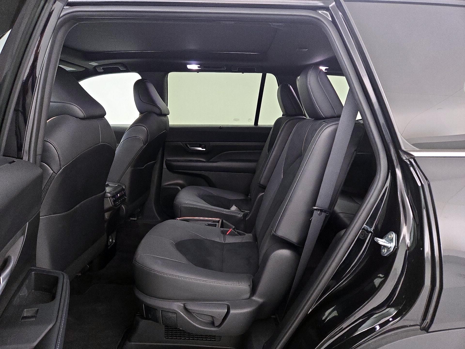 Thumbnail: 2024 Toyota Highlander - 20