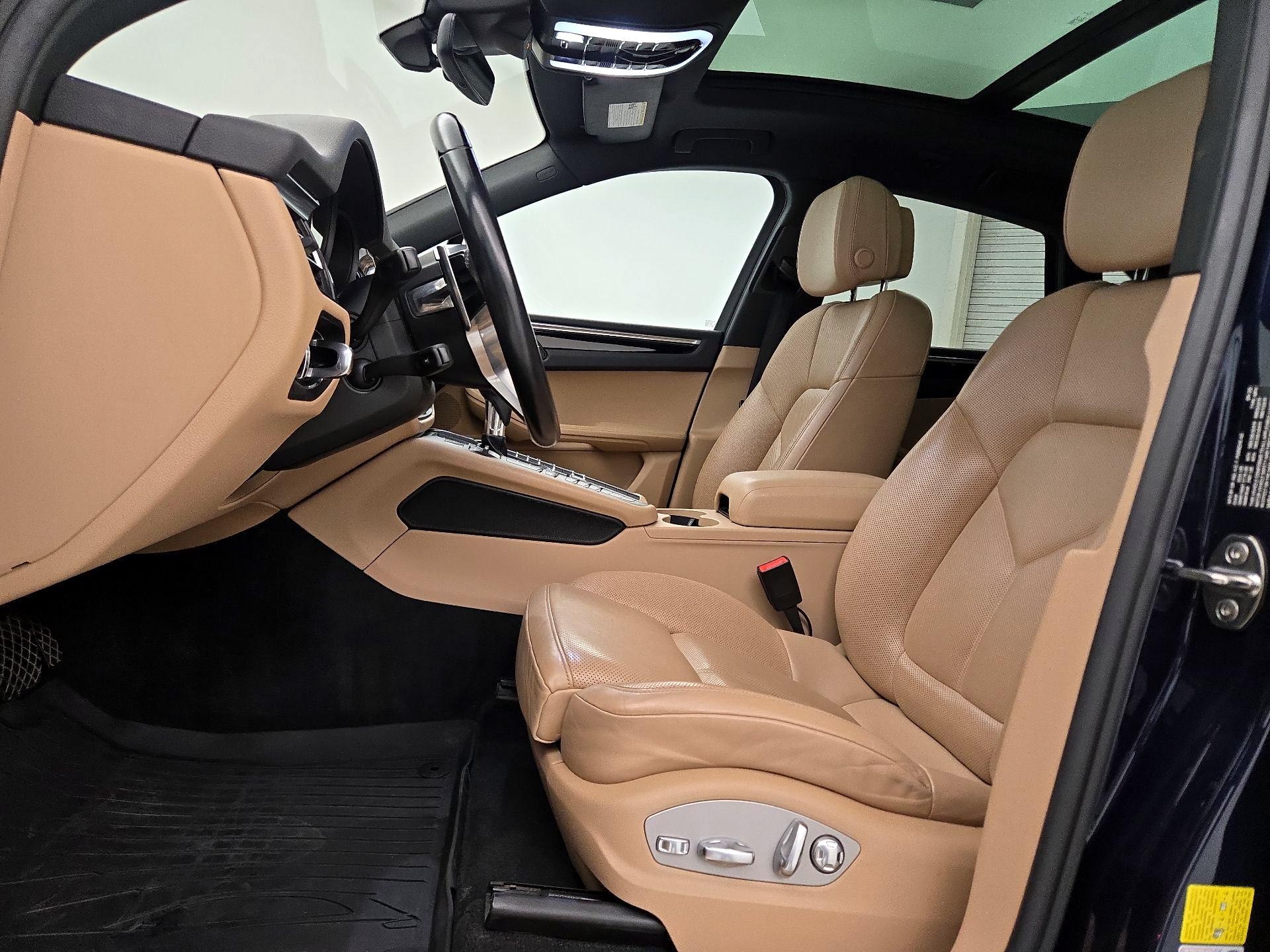 Thumbnail: 2020 Porsche Macan - 11