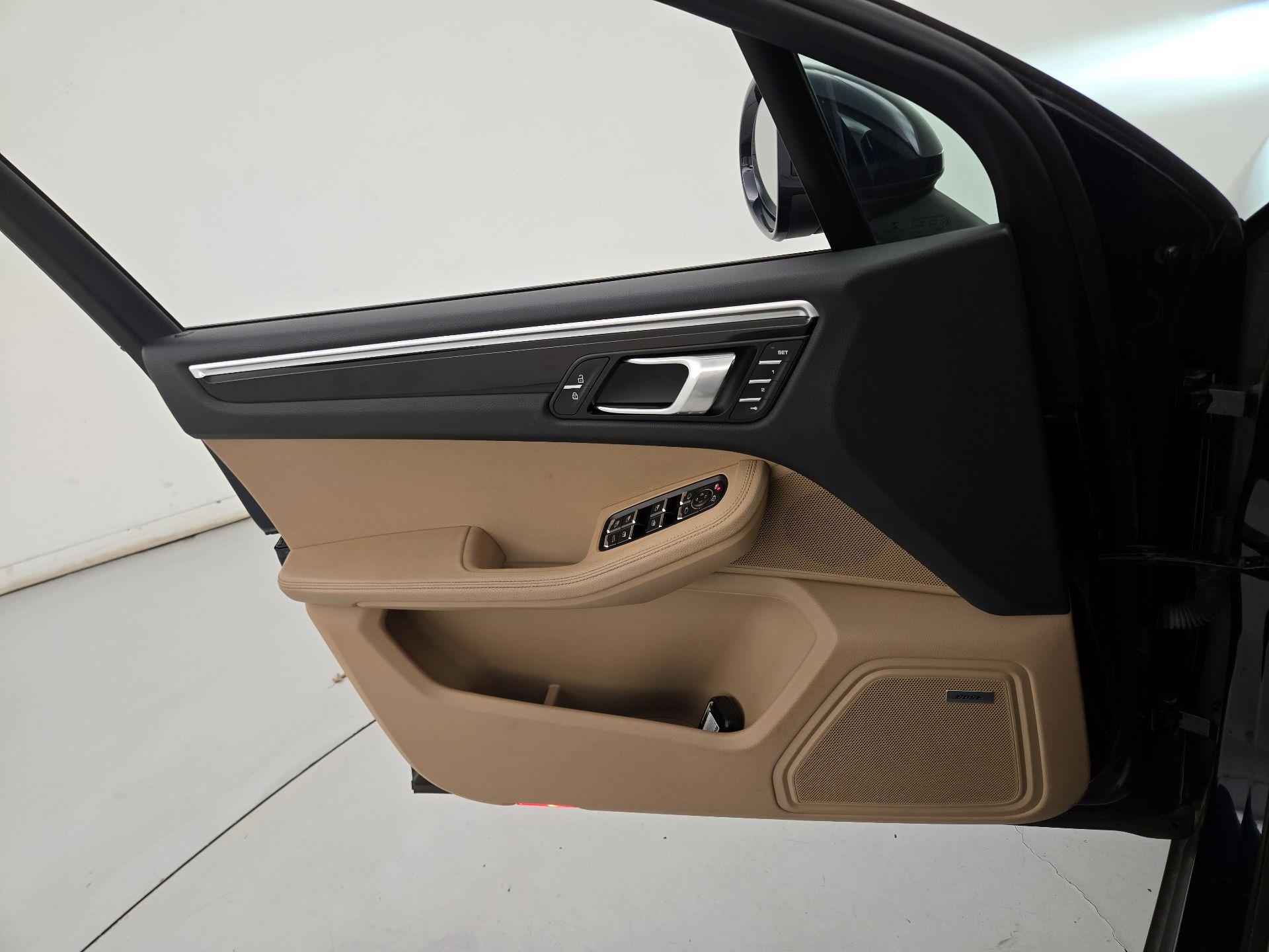 Thumbnail: 2020 Porsche Macan - 12