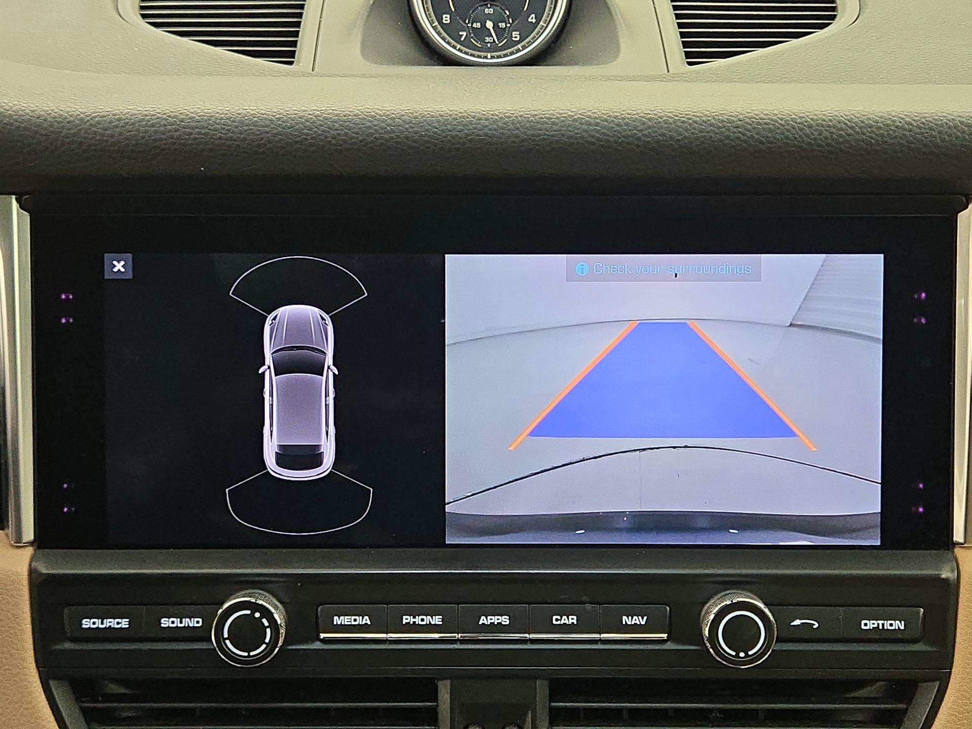 Thumbnail: 2020 Porsche Macan - 15