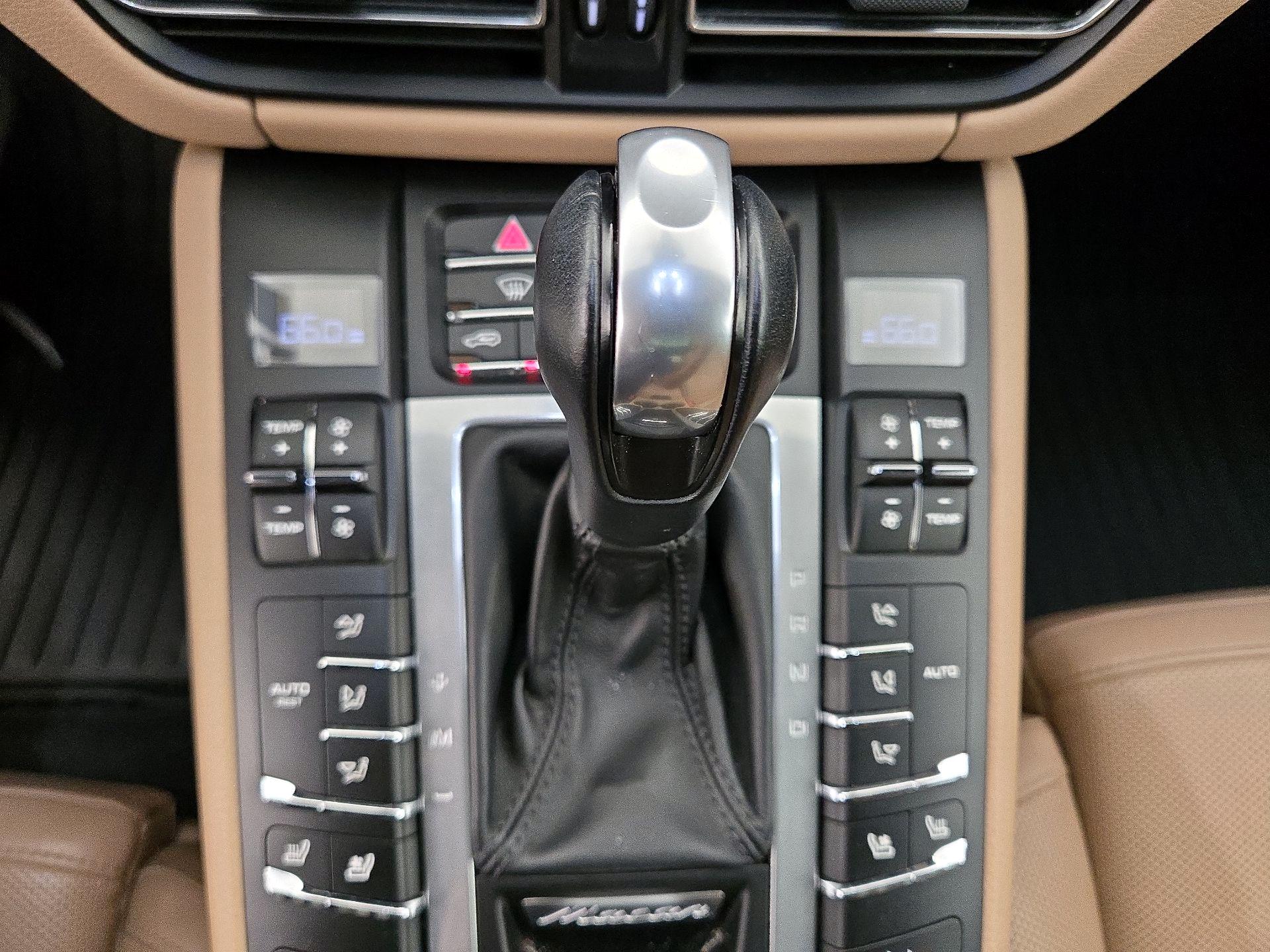 Thumbnail: 2020 Porsche Macan - 18