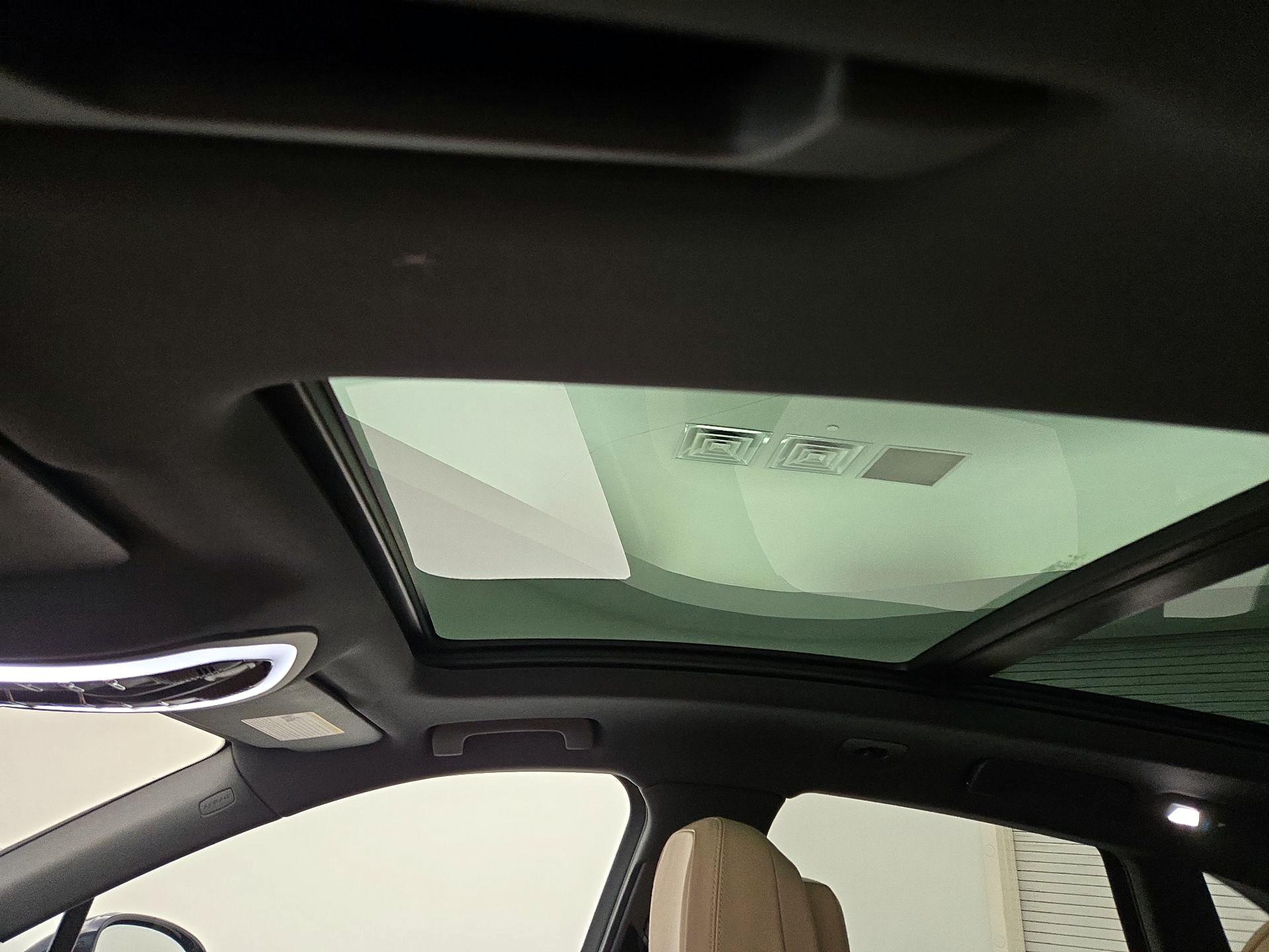 Thumbnail: 2020 Porsche Macan - 20