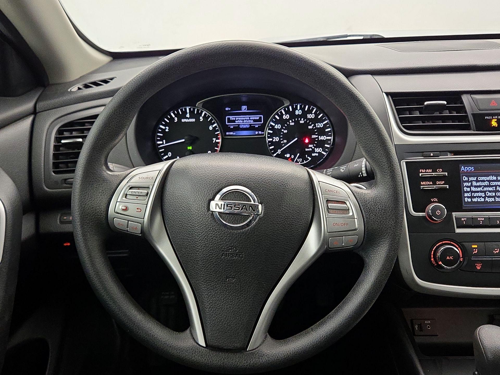 Thumbnail: 2016 Nissan Altima - 10