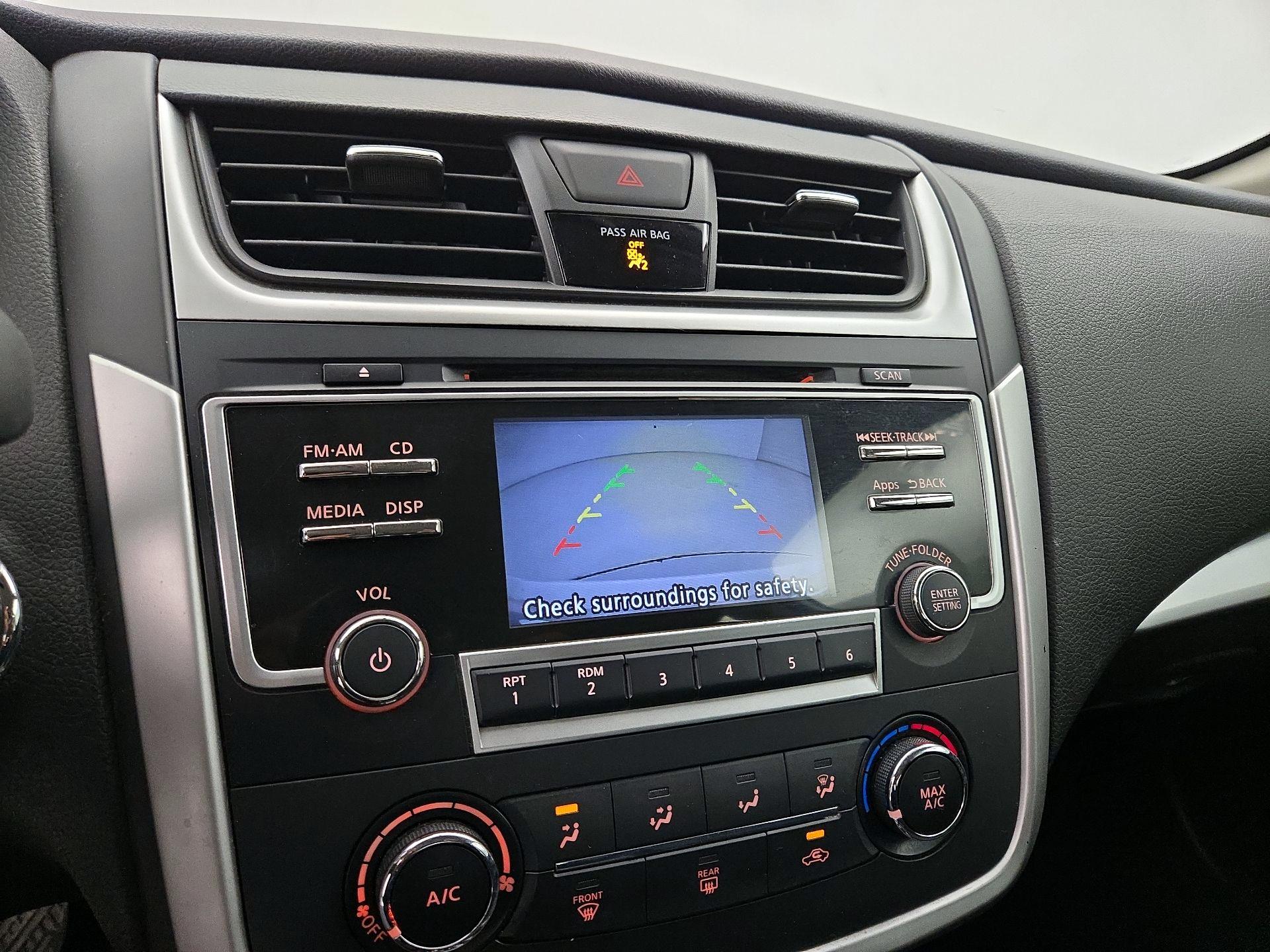 Thumbnail: 2016 Nissan Altima - 14