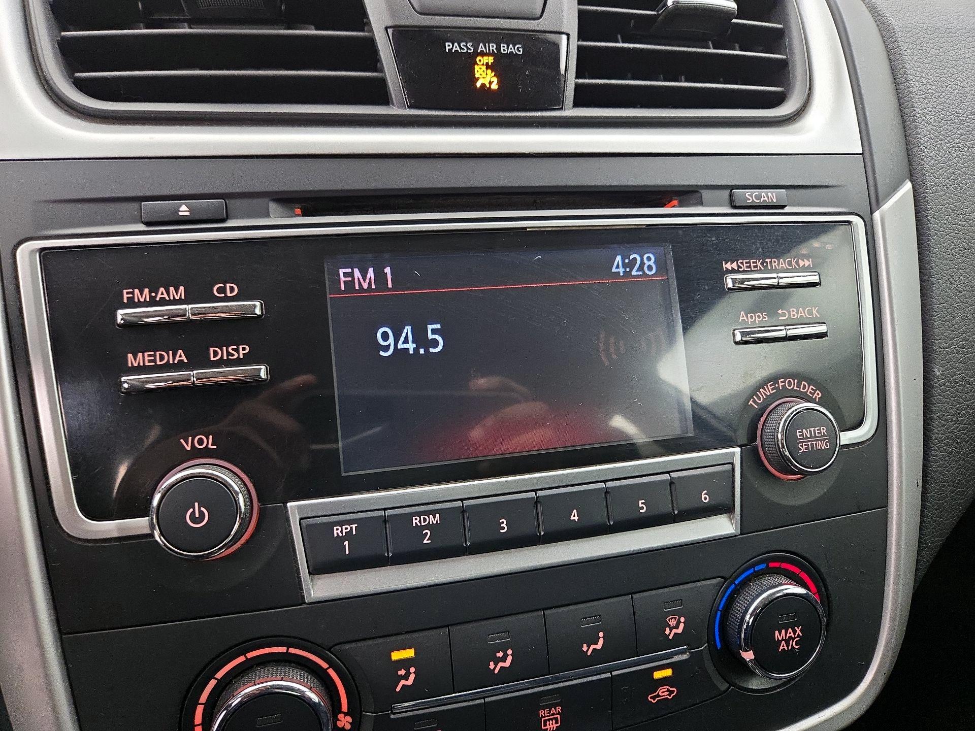 Thumbnail: 2016 Nissan Altima - 15