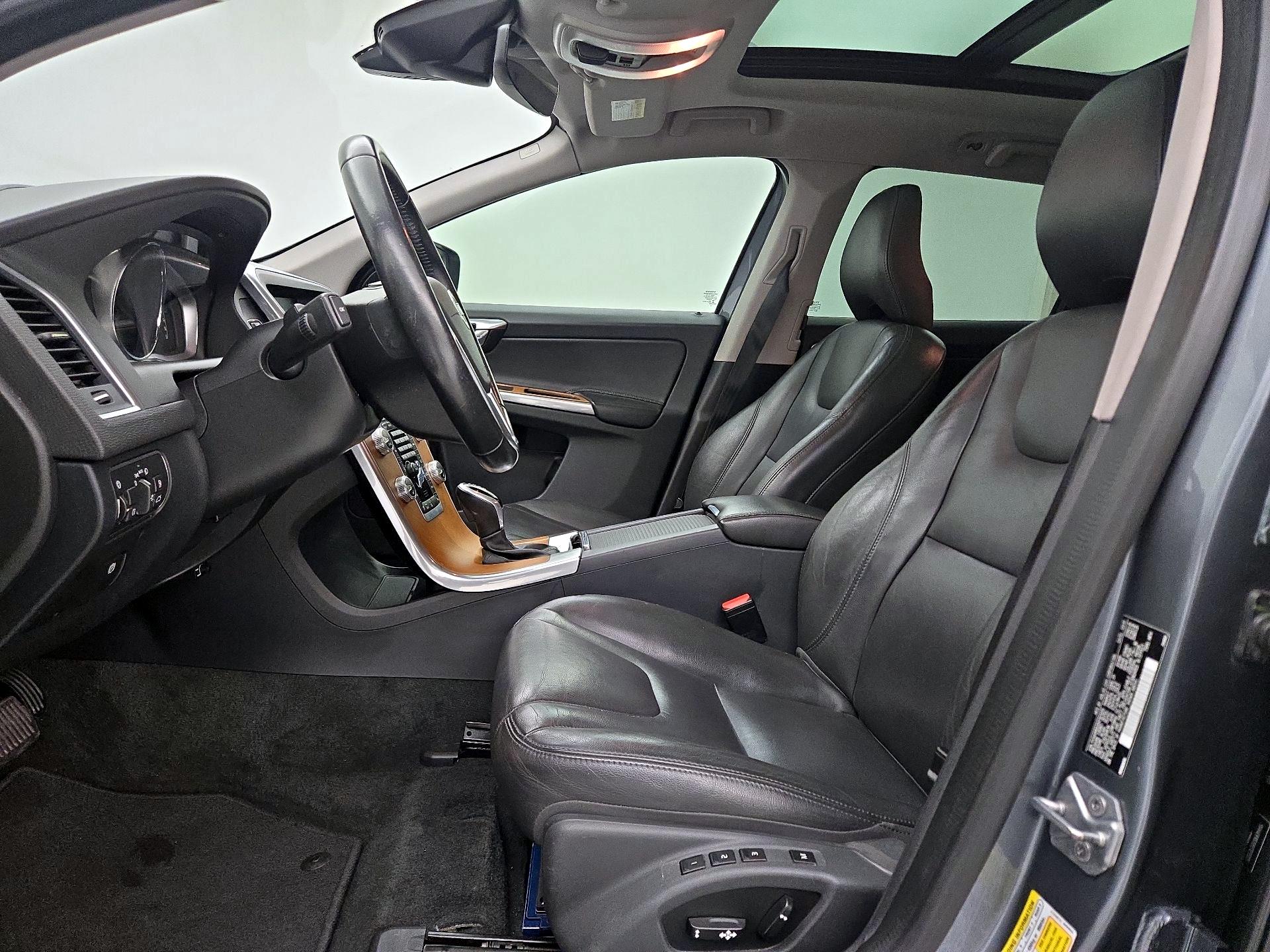 Thumbnail: 2017 Volvo XC60 - 11