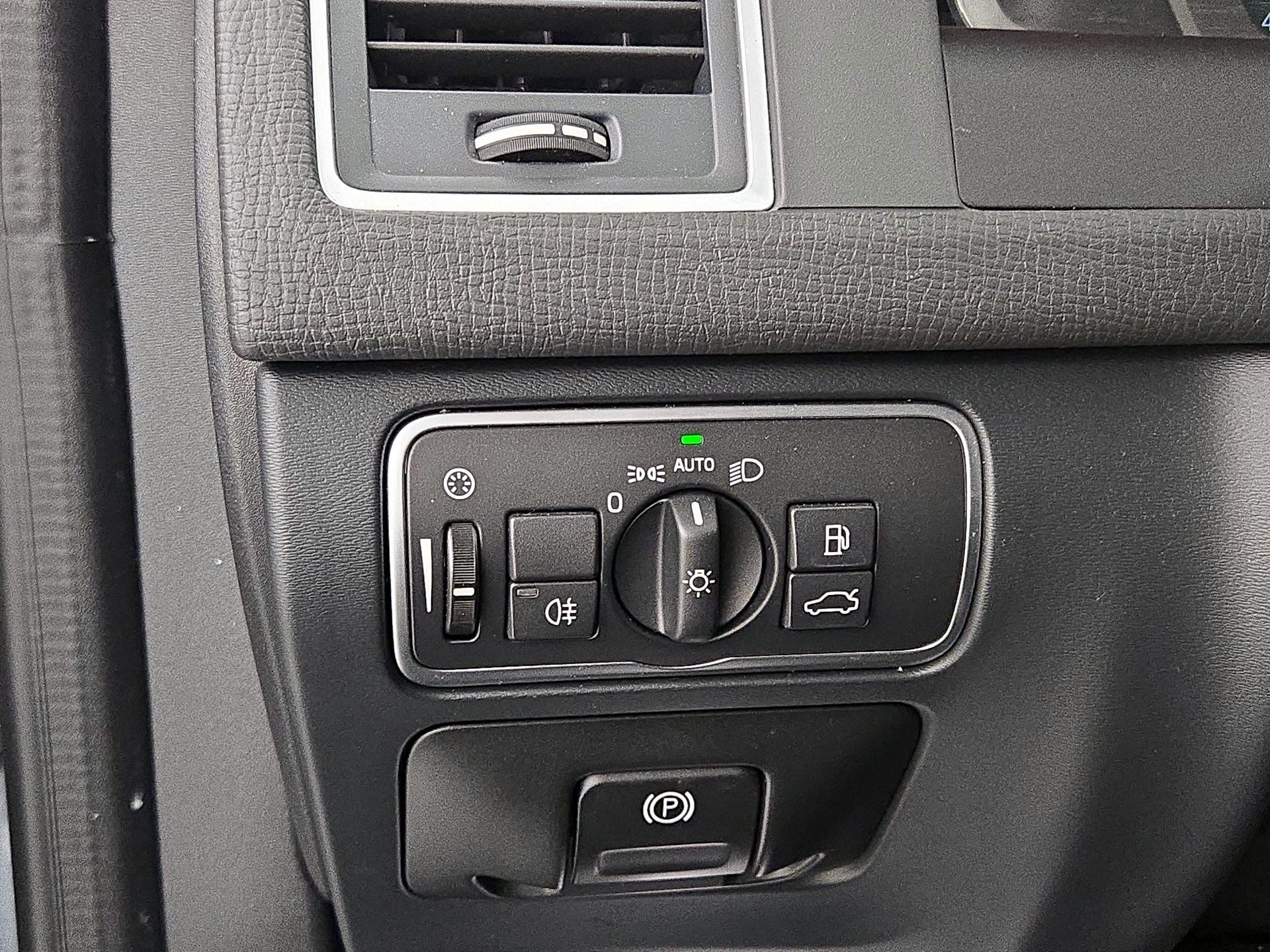 Thumbnail: 2017 Volvo XC60 - 13