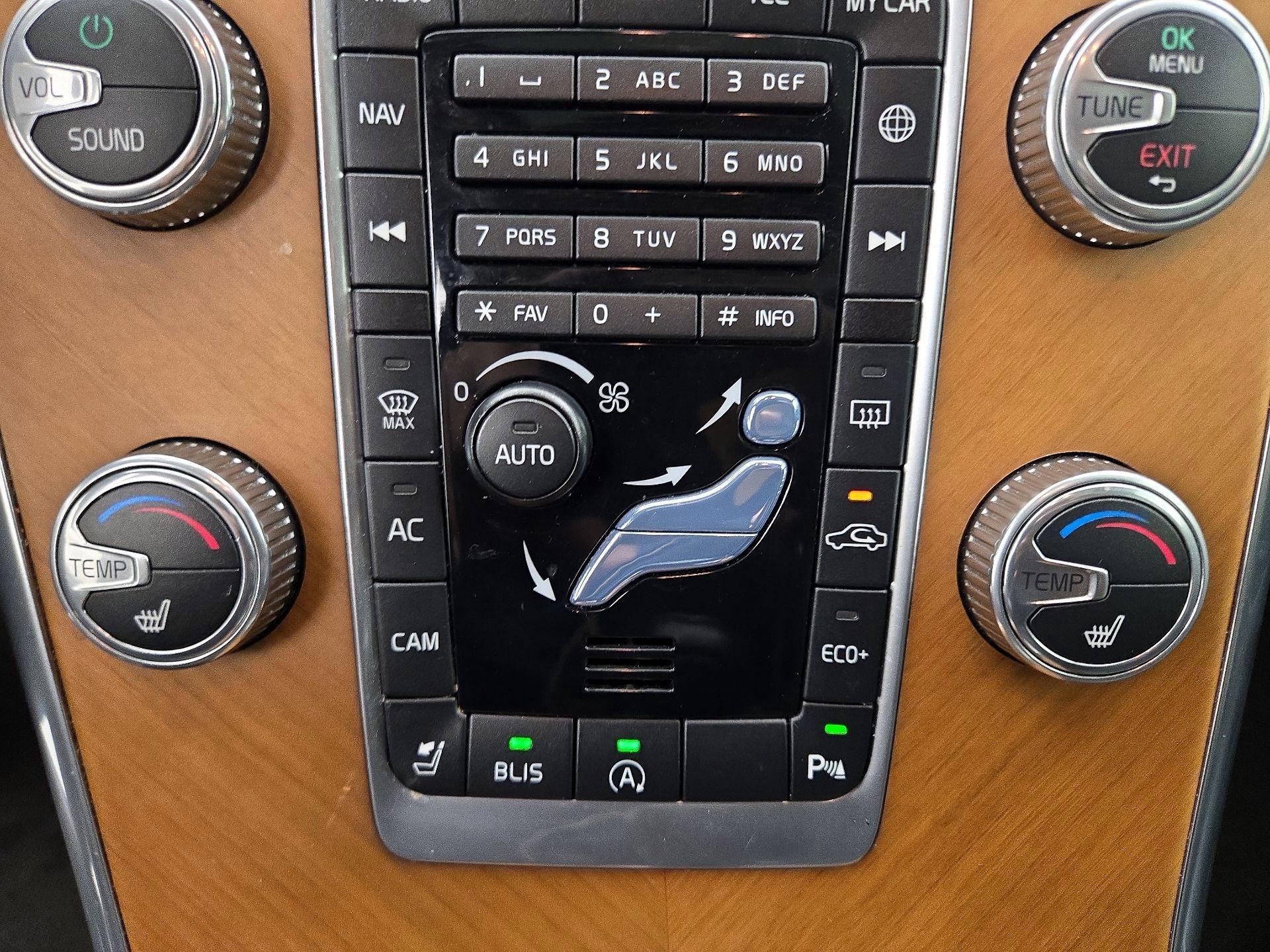 Thumbnail: 2017 Volvo XC60 - 17