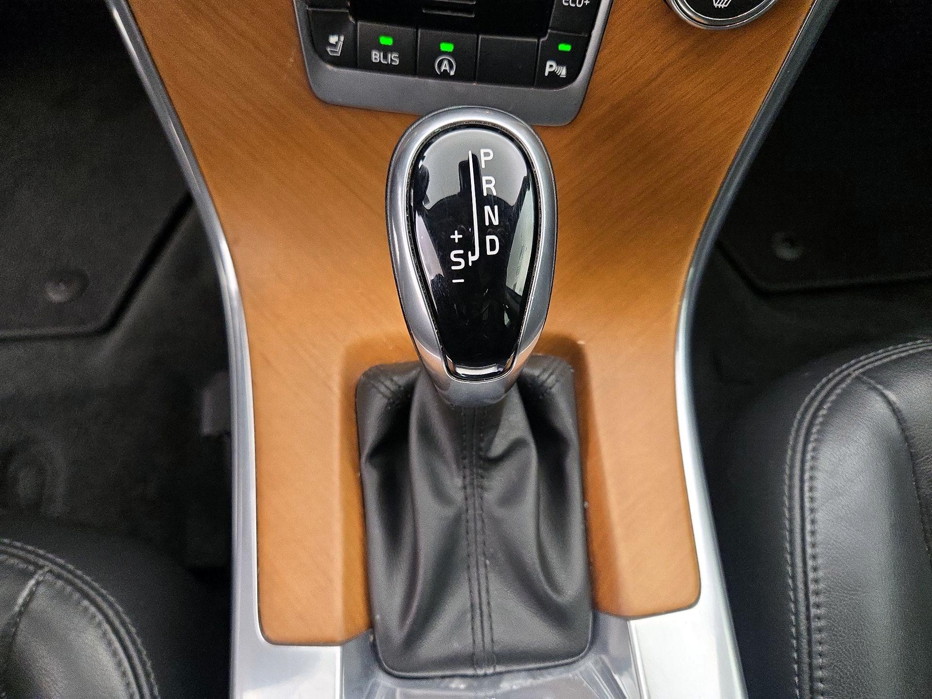 Thumbnail: 2017 Volvo XC60 - 18