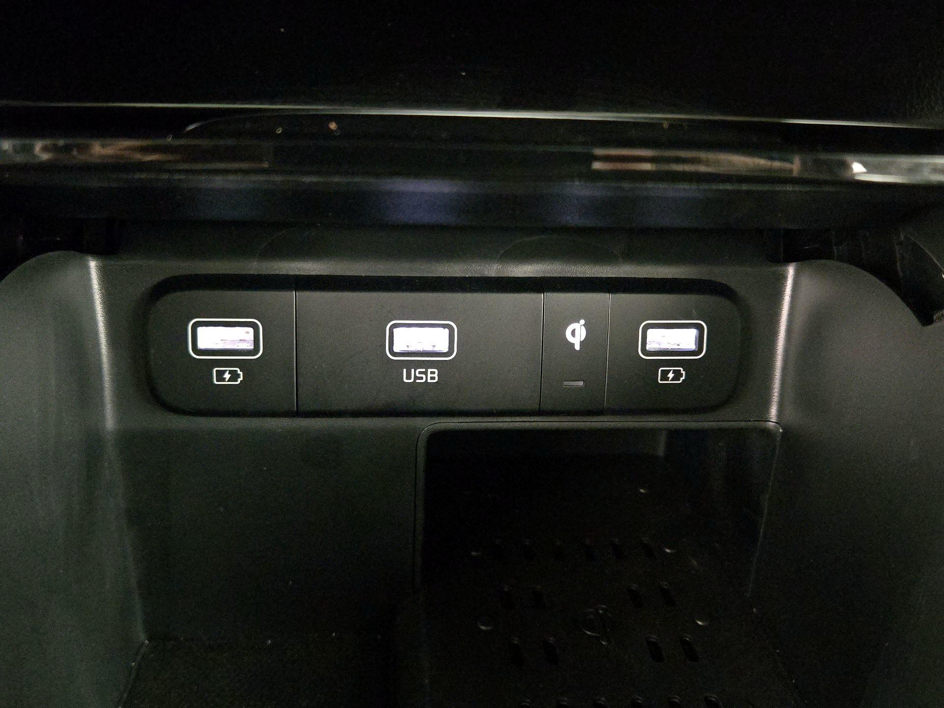 Thumbnail: 2022 Kia Sorento - 19