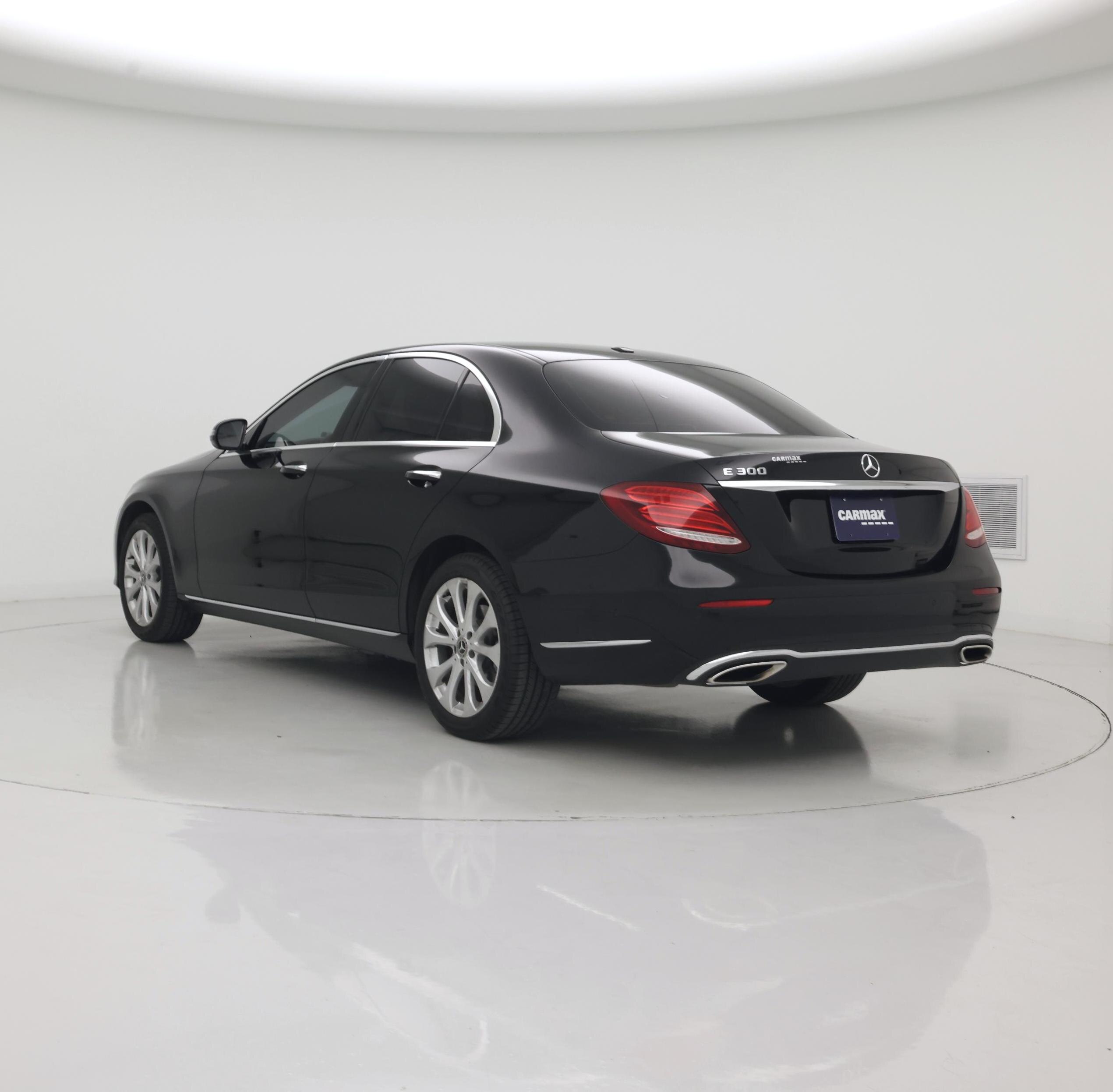 Thumbnail: 2018 Mercedes-Benz E-Class - 2