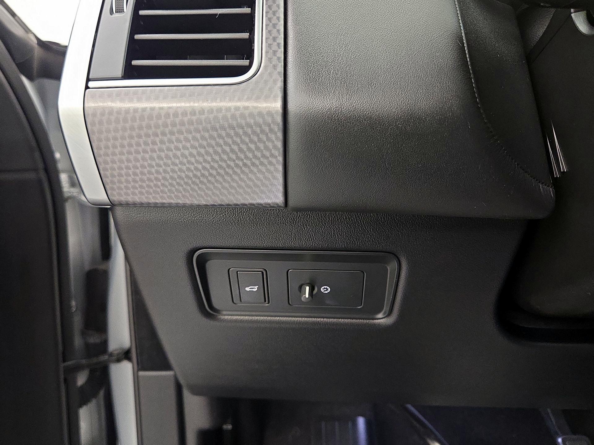 Thumbnail: 2022 Land Rover Range Rover Sport - 13