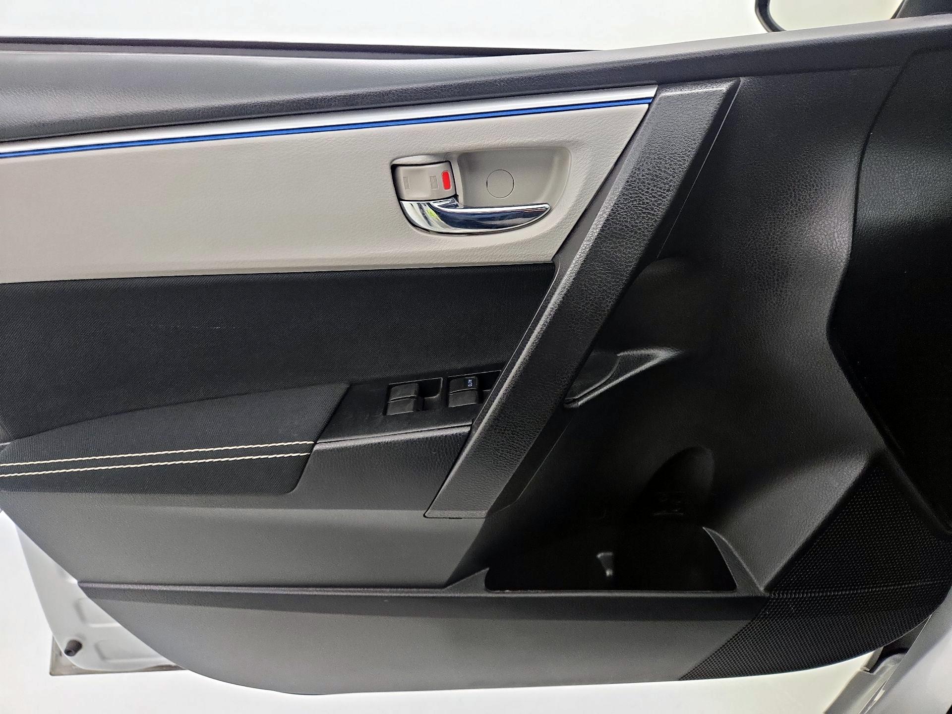 Thumbnail: 2015 Toyota Corolla - 12