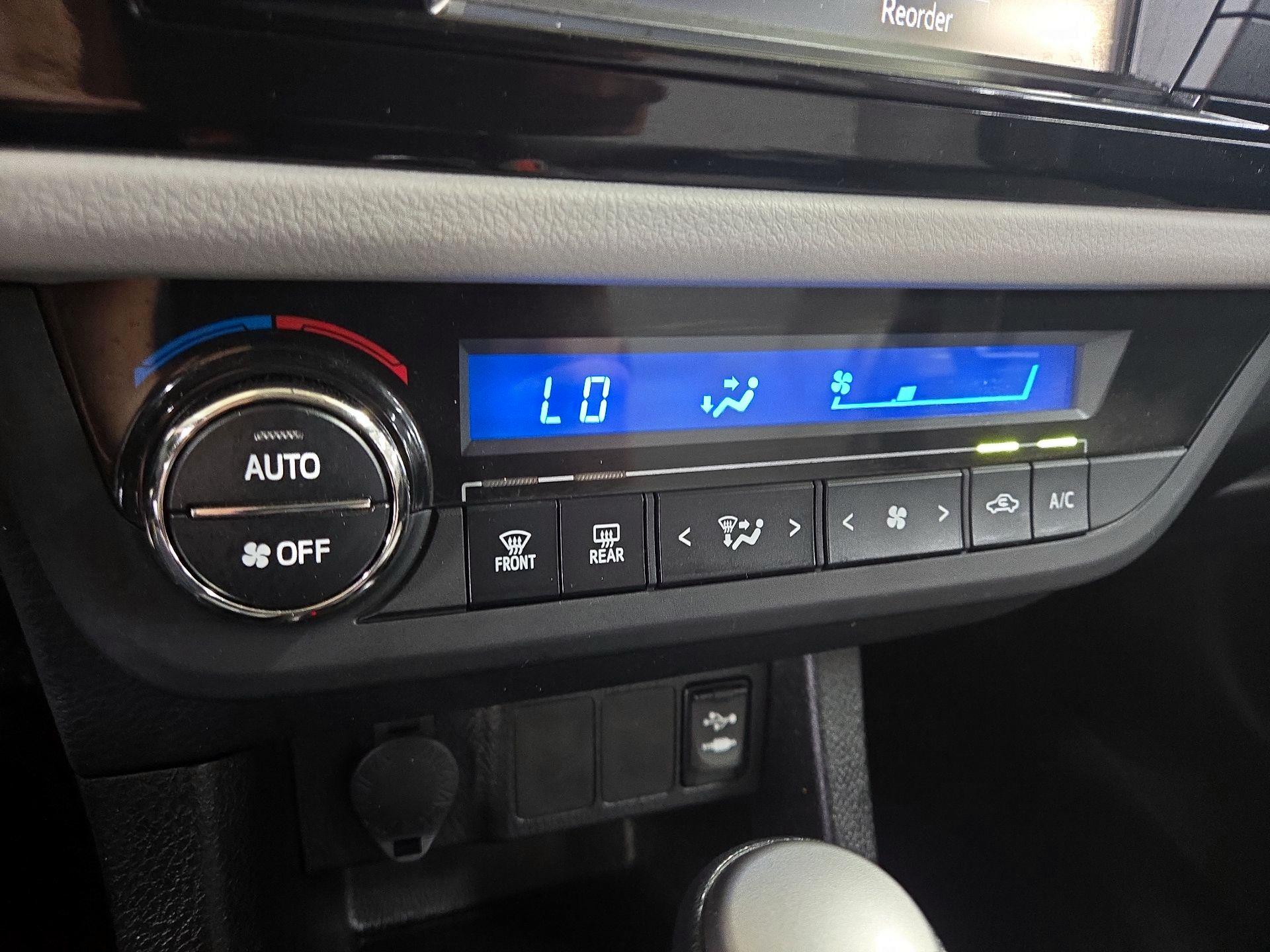 Thumbnail: 2015 Toyota Corolla - 15