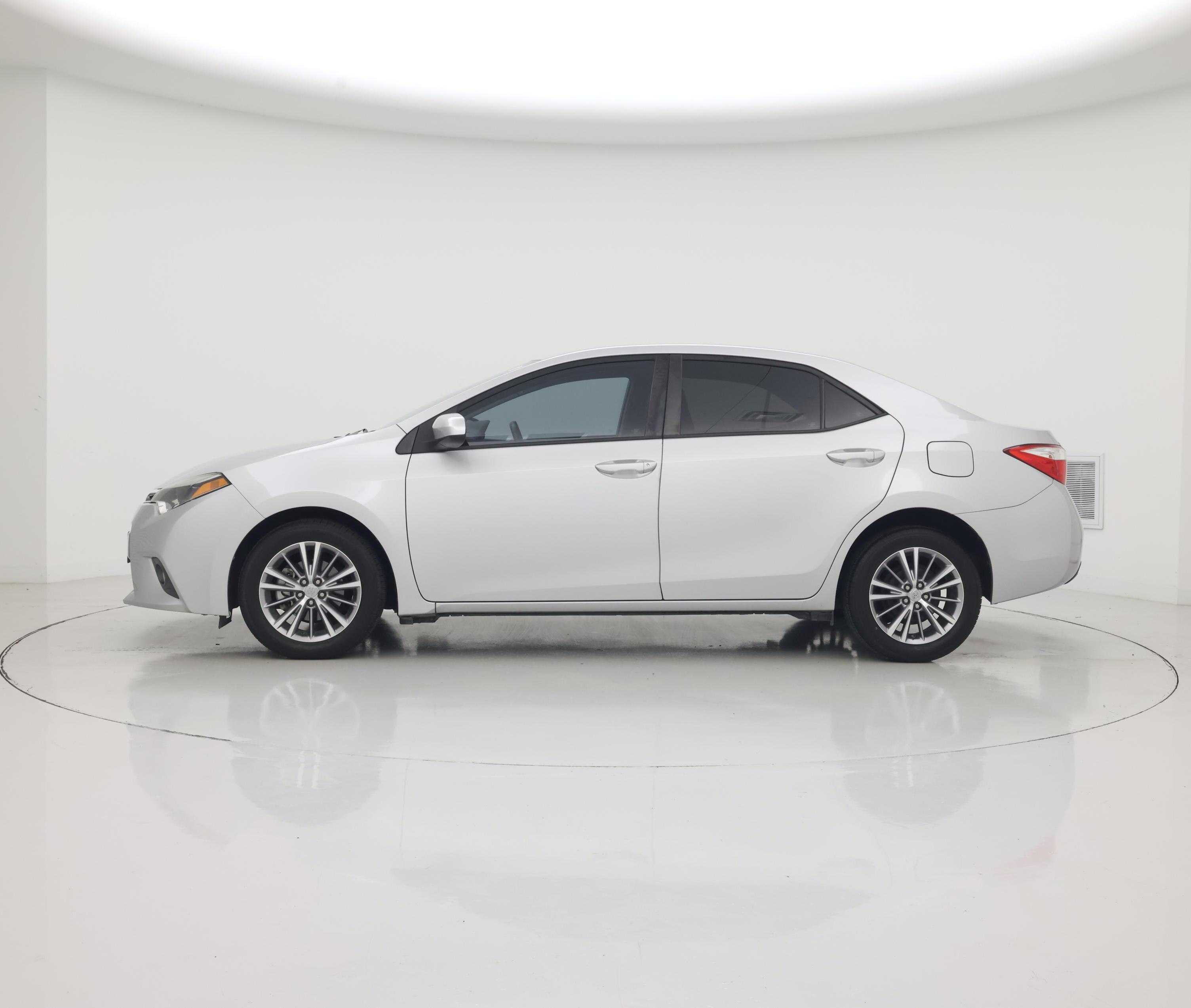 Thumbnail: 2015 Toyota Corolla - 3