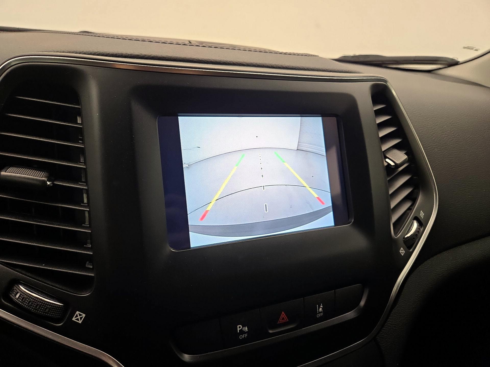 Thumbnail: 2021 Jeep Cherokee - 14