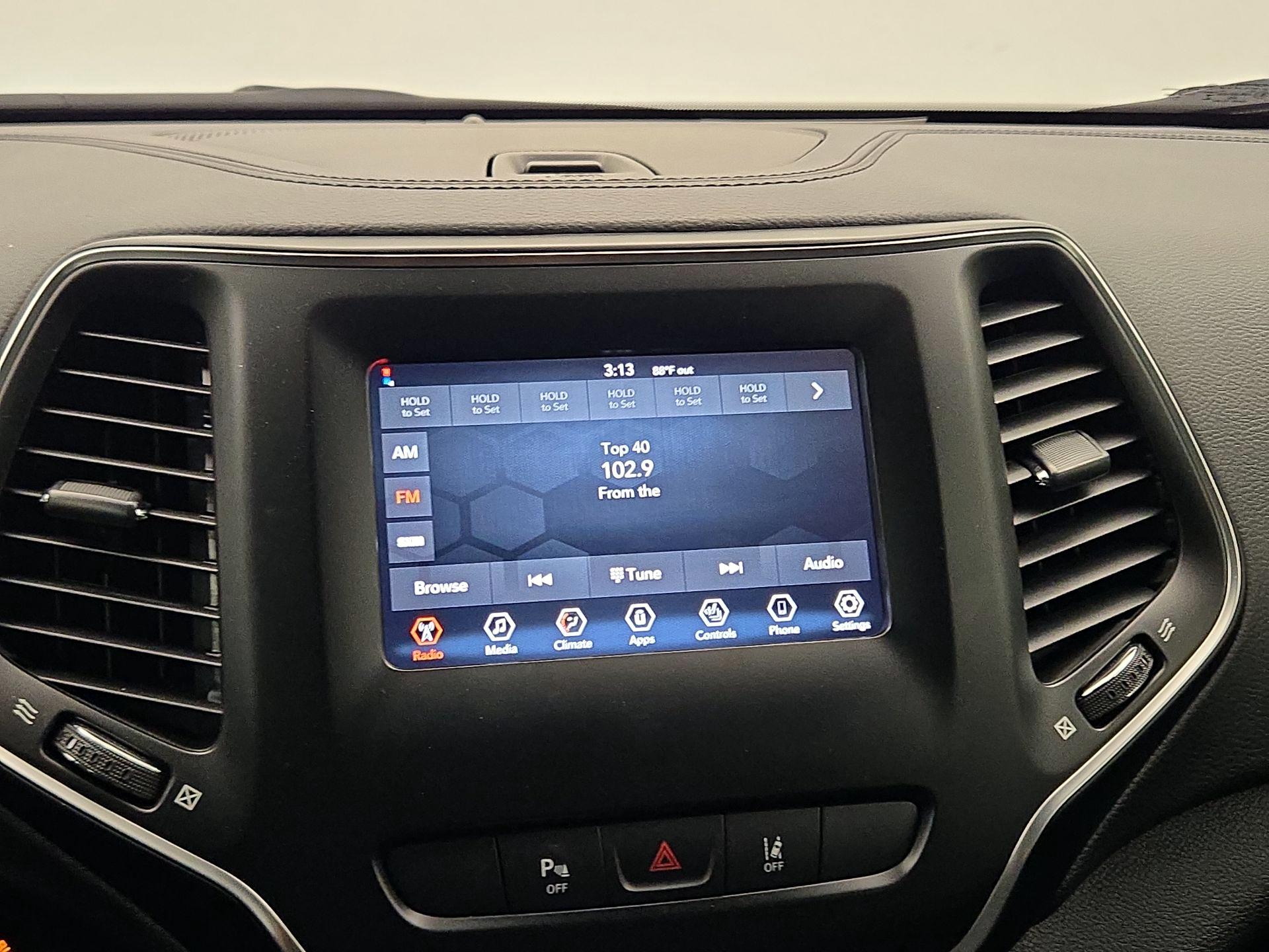 Thumbnail: 2021 Jeep Cherokee - 15