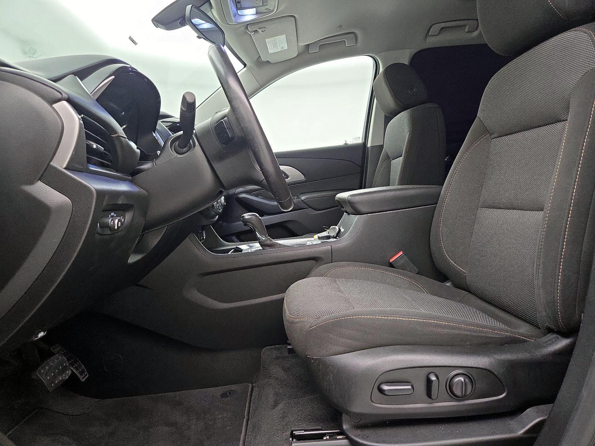 Thumbnail: 2020 Chevrolet Traverse - 11