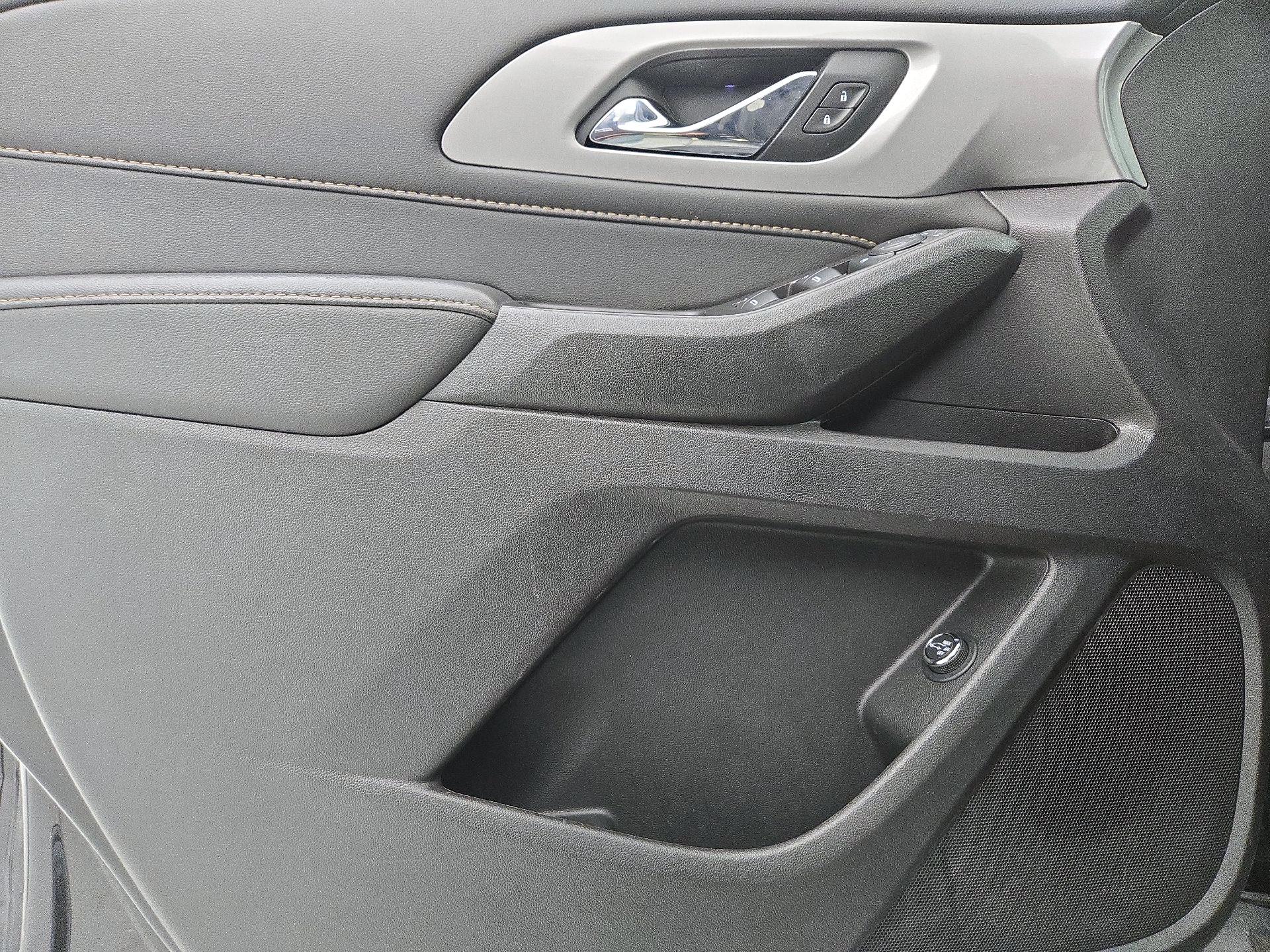 Thumbnail: 2020 Chevrolet Traverse - 12