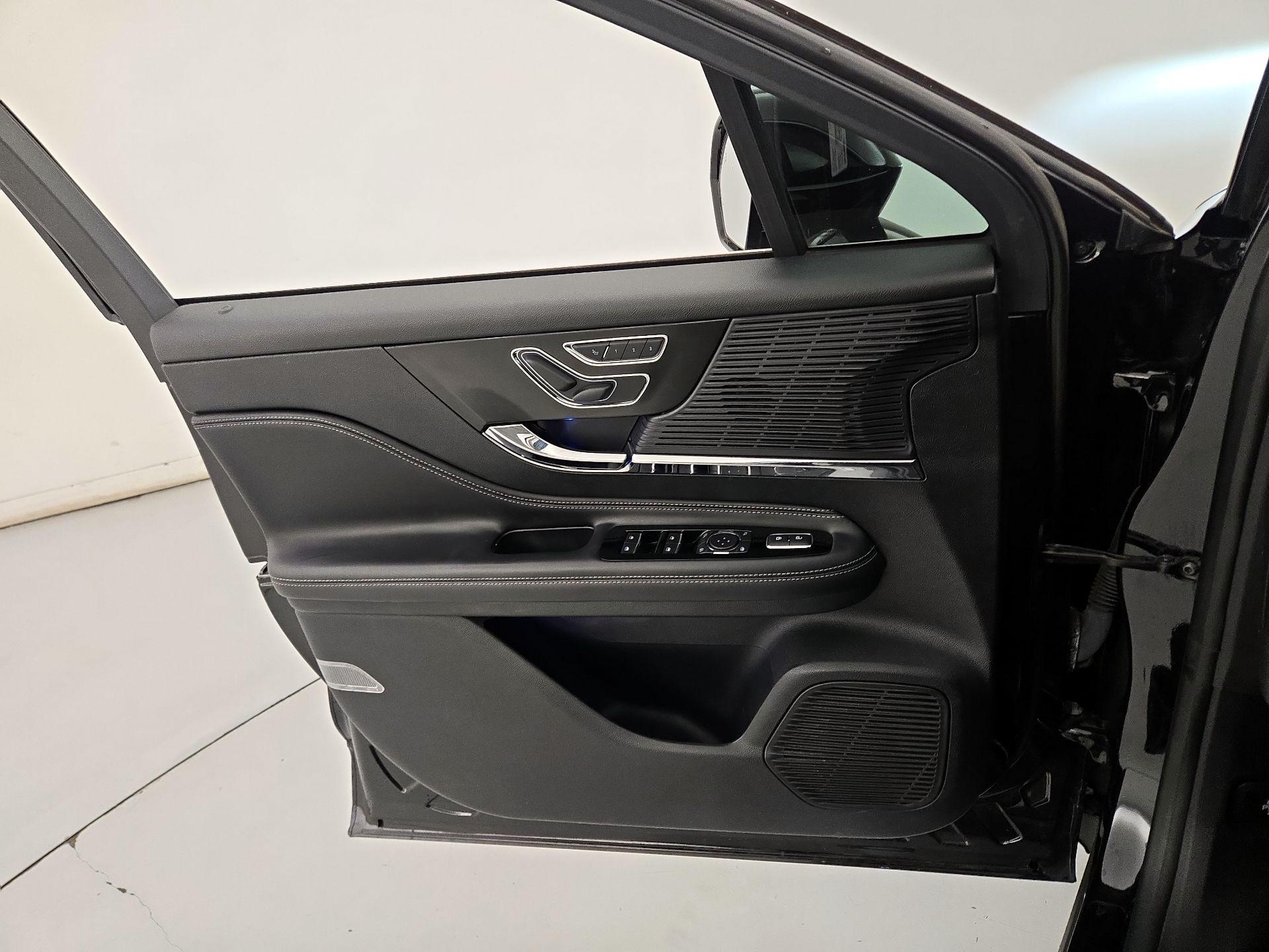 Thumbnail: 2021 Lincoln Corsair - 12