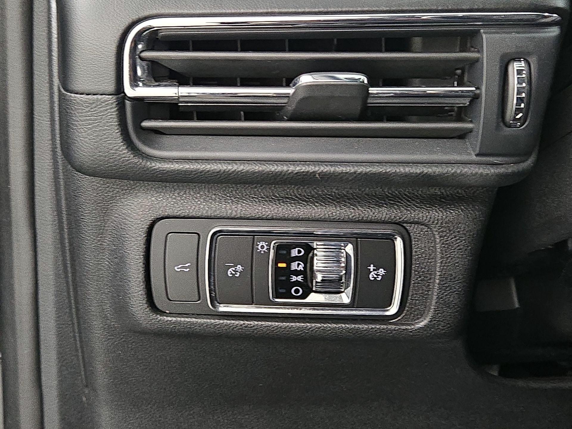 Thumbnail: 2021 Lincoln Corsair - 13