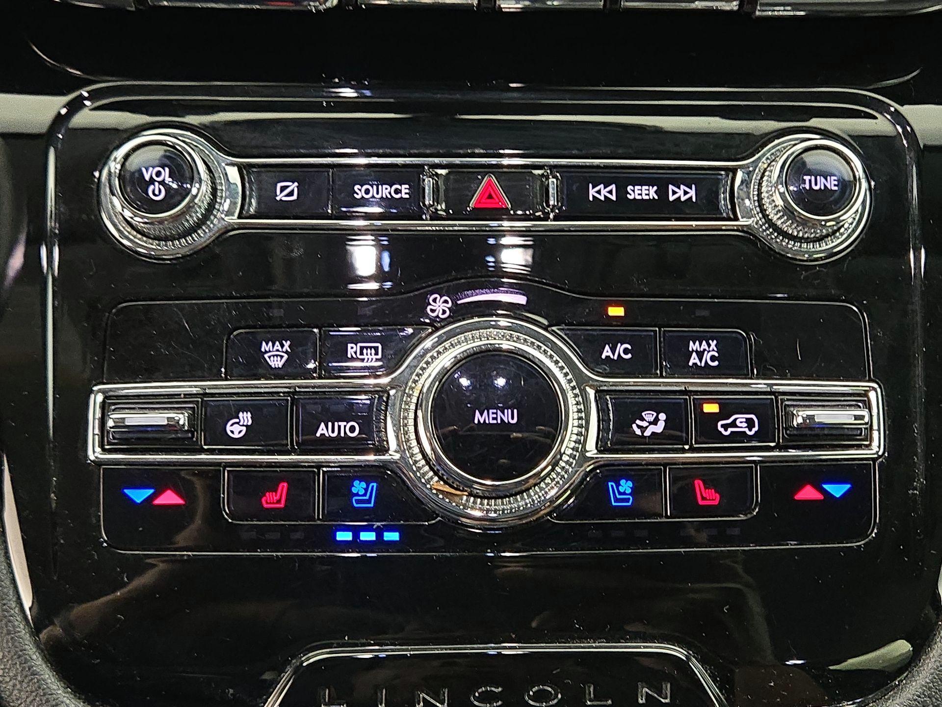 Thumbnail: 2021 Lincoln Corsair - 17