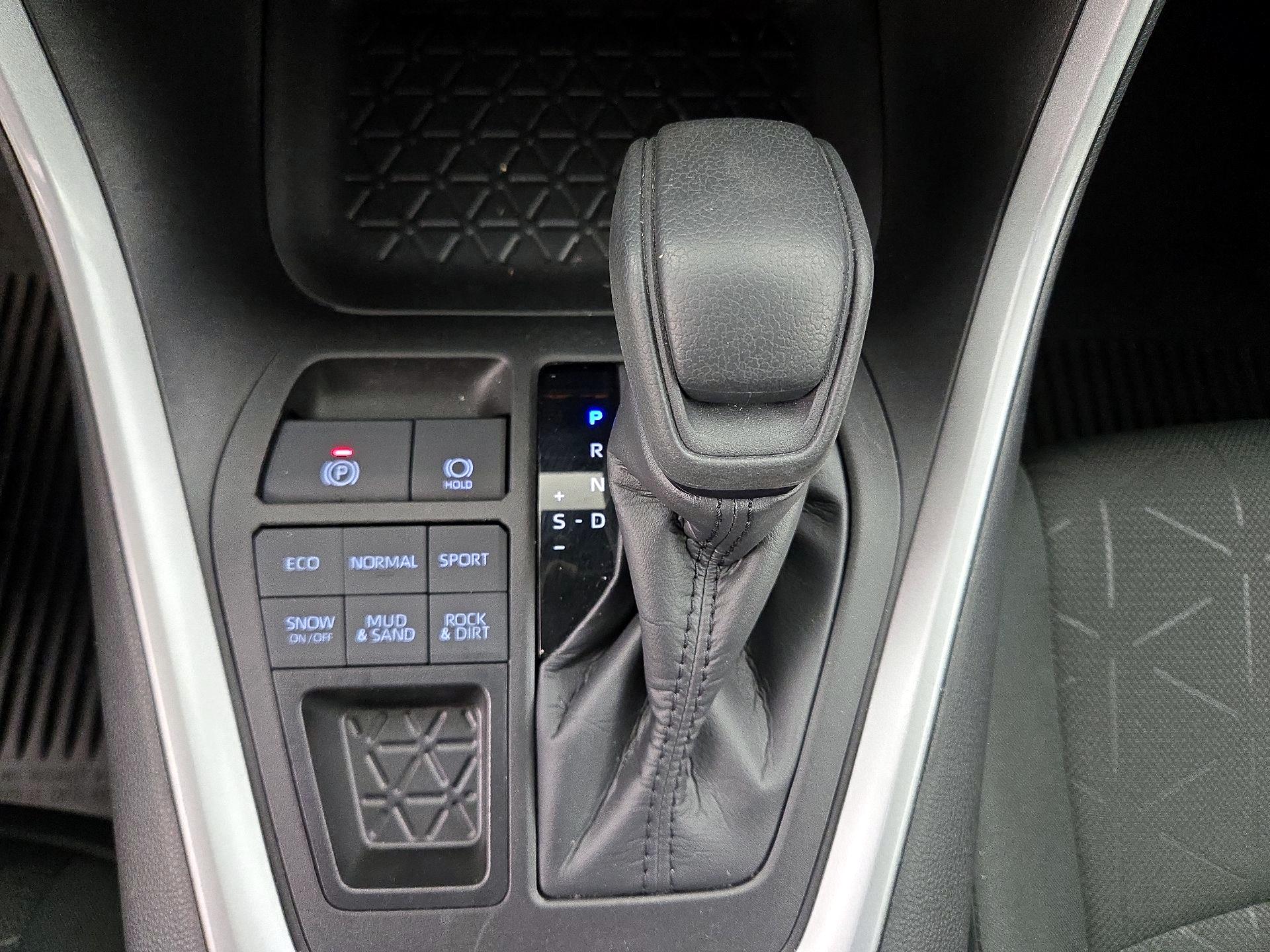 Thumbnail: 2023 Toyota RAV4 - 17