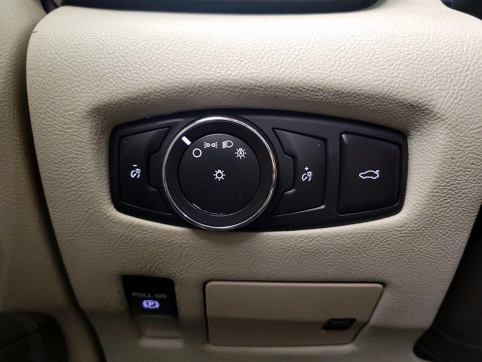 Thumbnail: 2018 Lincoln Continental - 13