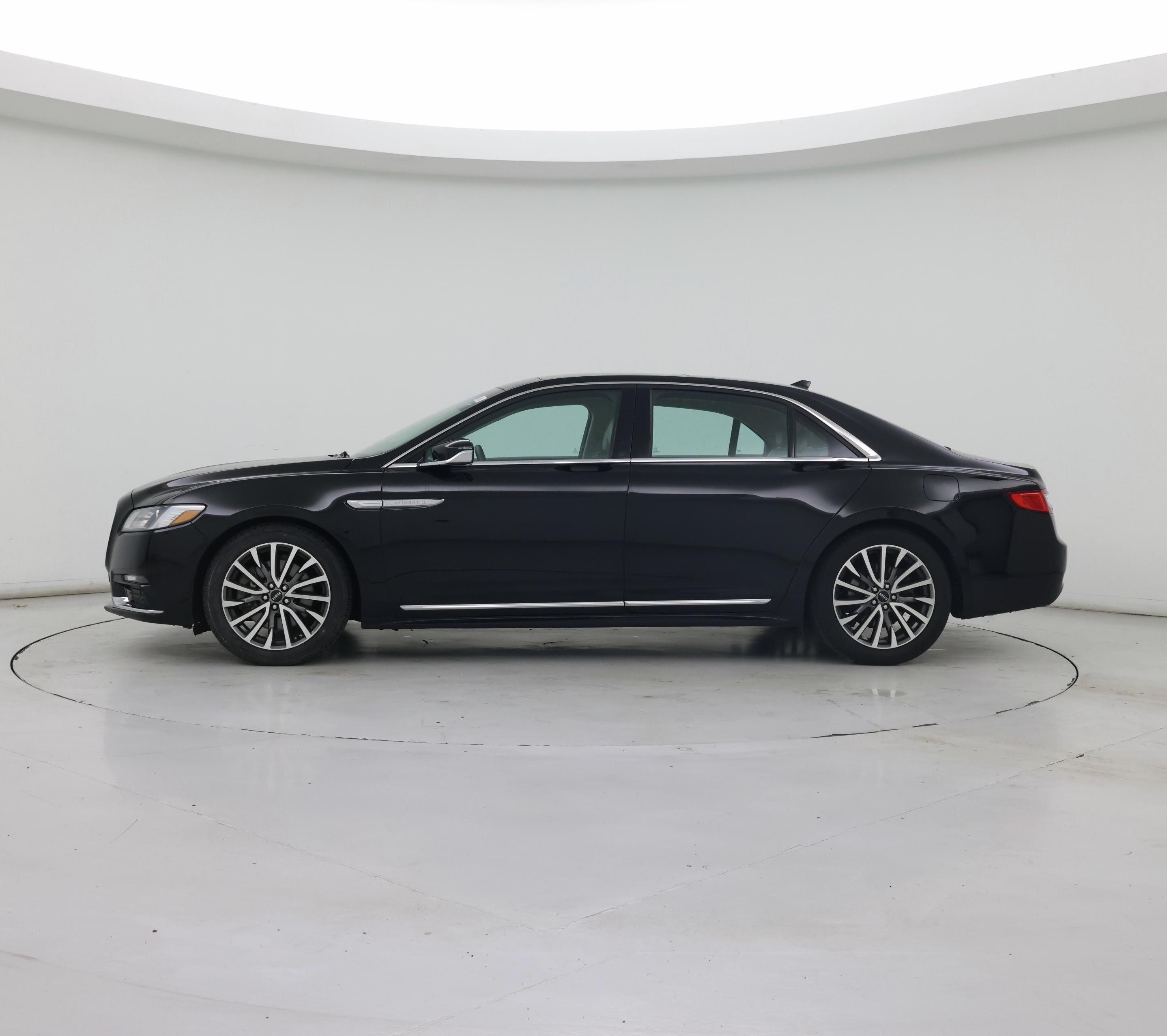 Thumbnail: 2018 Lincoln Continental - 3