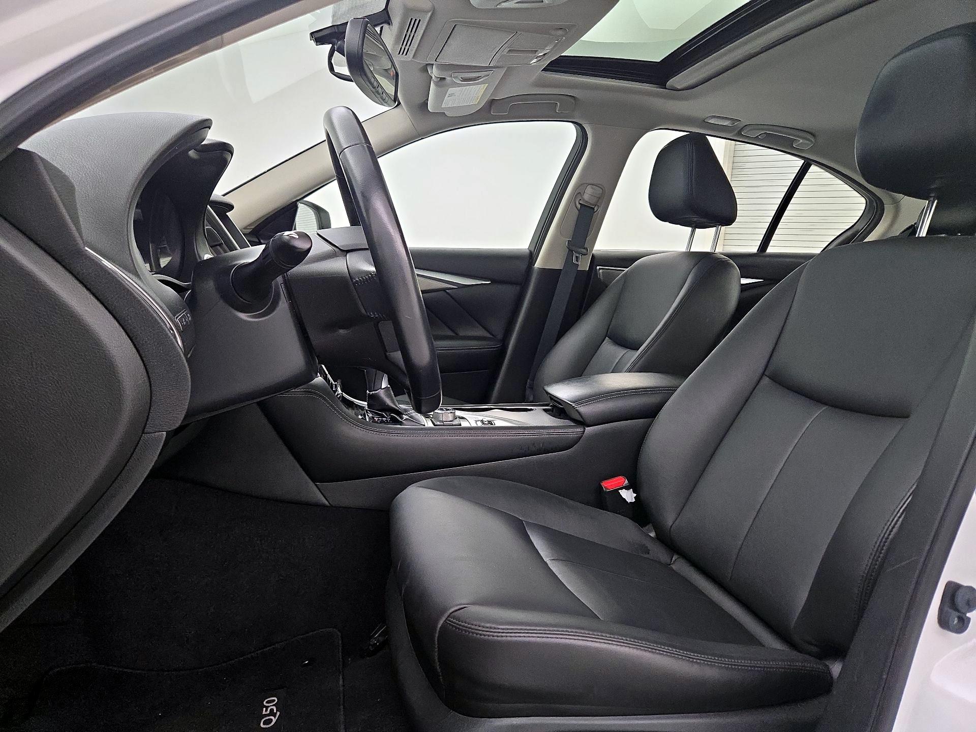 Thumbnail: 2015 INFINITI Q50 - 11