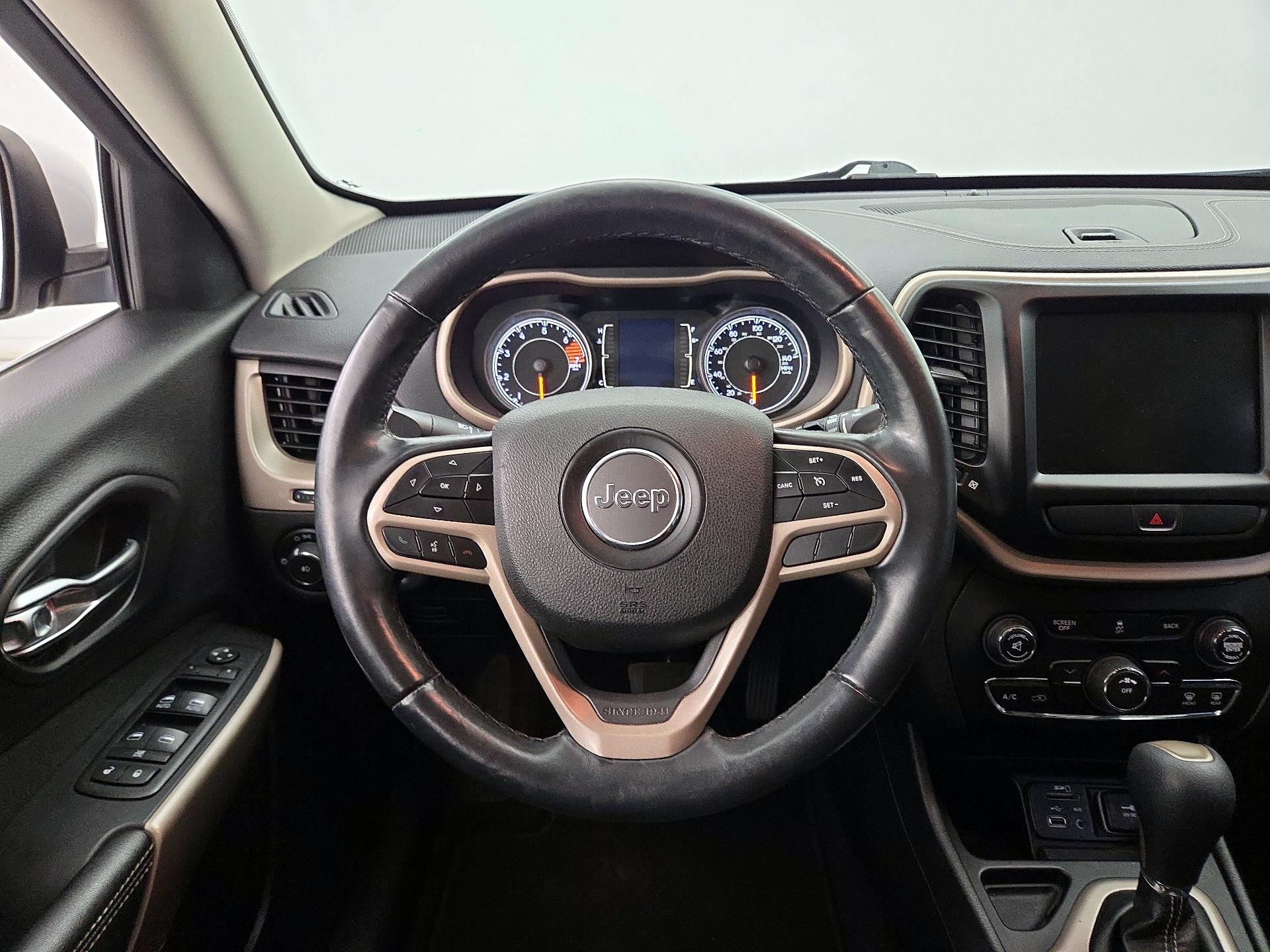 Thumbnail: 2017 Jeep Cherokee - 10