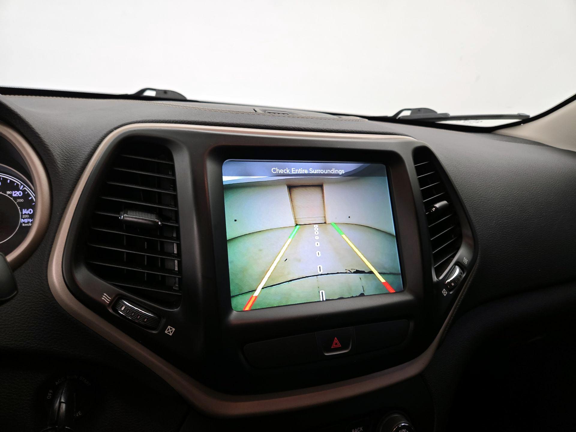 Thumbnail: 2017 Jeep Cherokee - 14