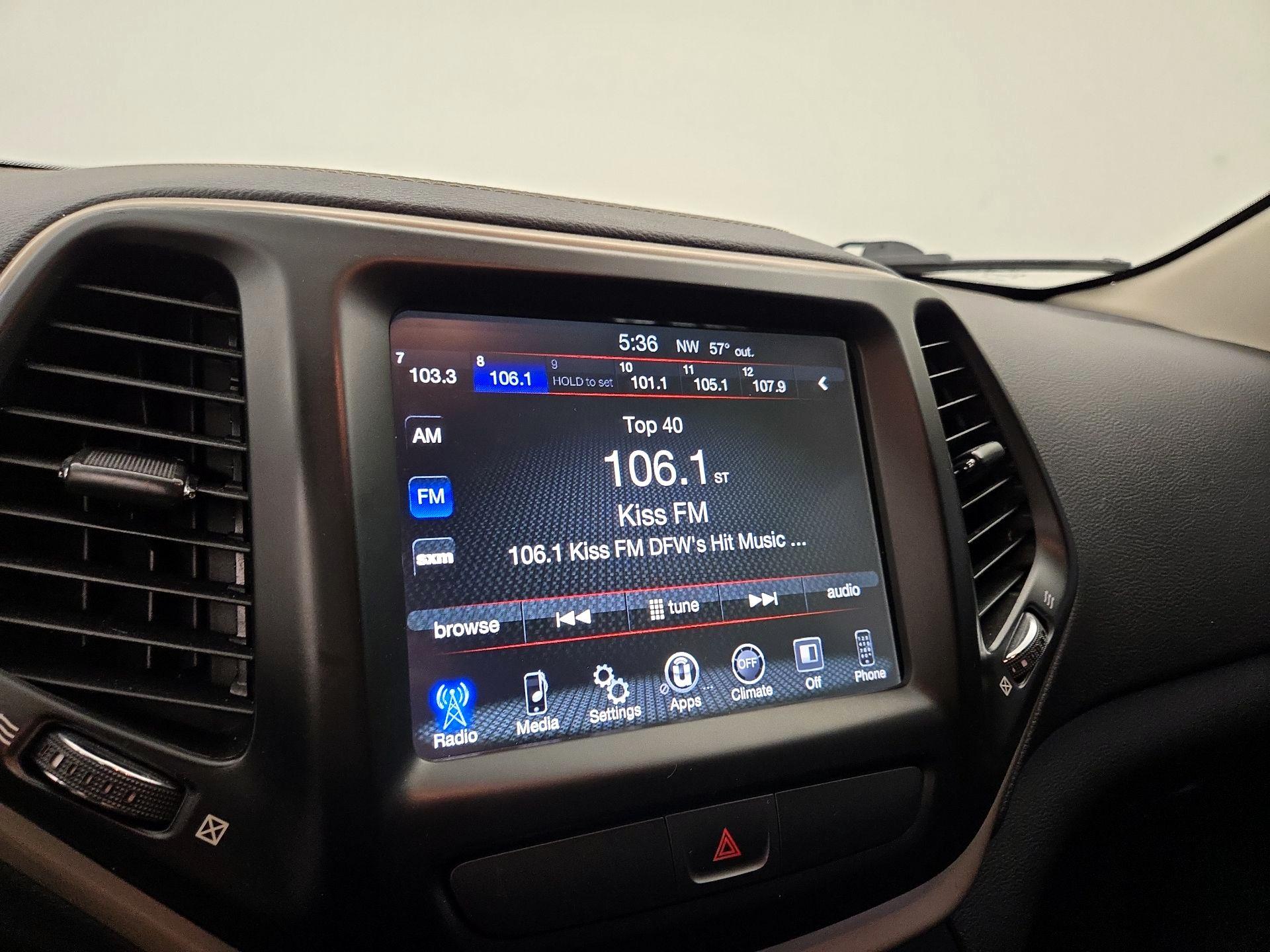 Thumbnail: 2017 Jeep Cherokee - 15