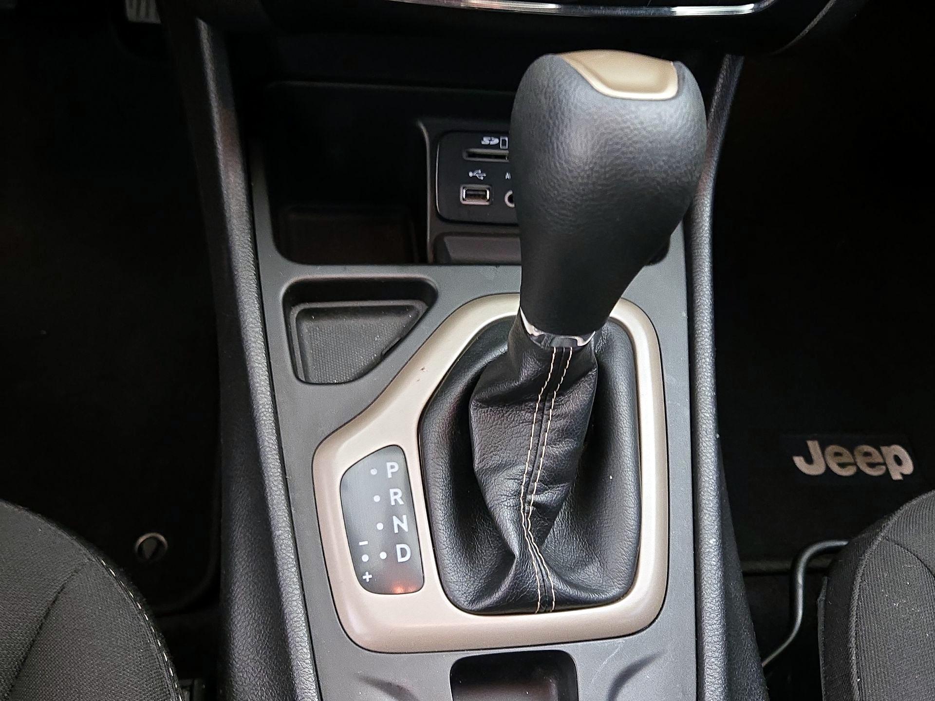 Thumbnail: 2017 Jeep Cherokee - 17