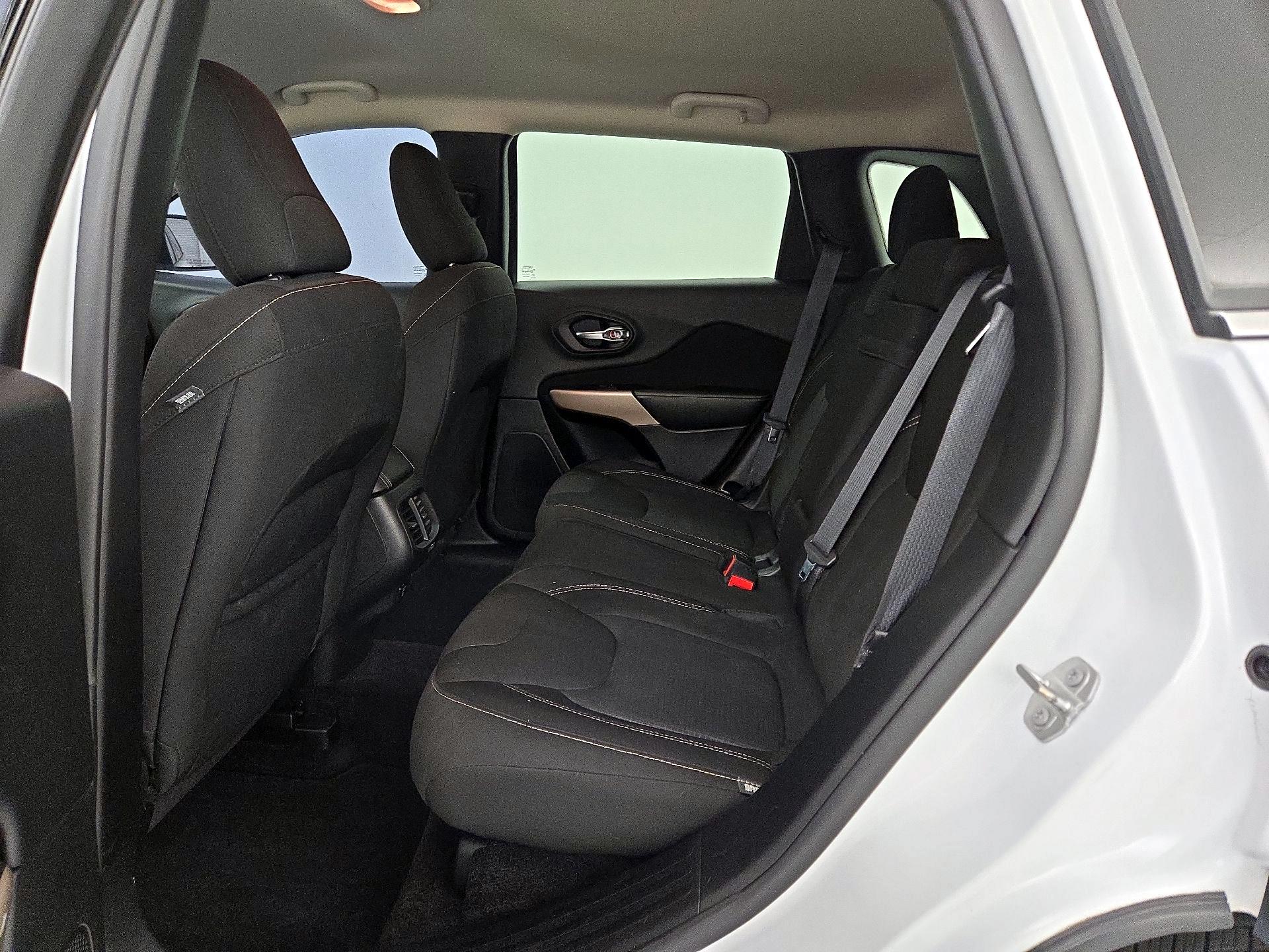 Thumbnail: 2017 Jeep Cherokee - 19