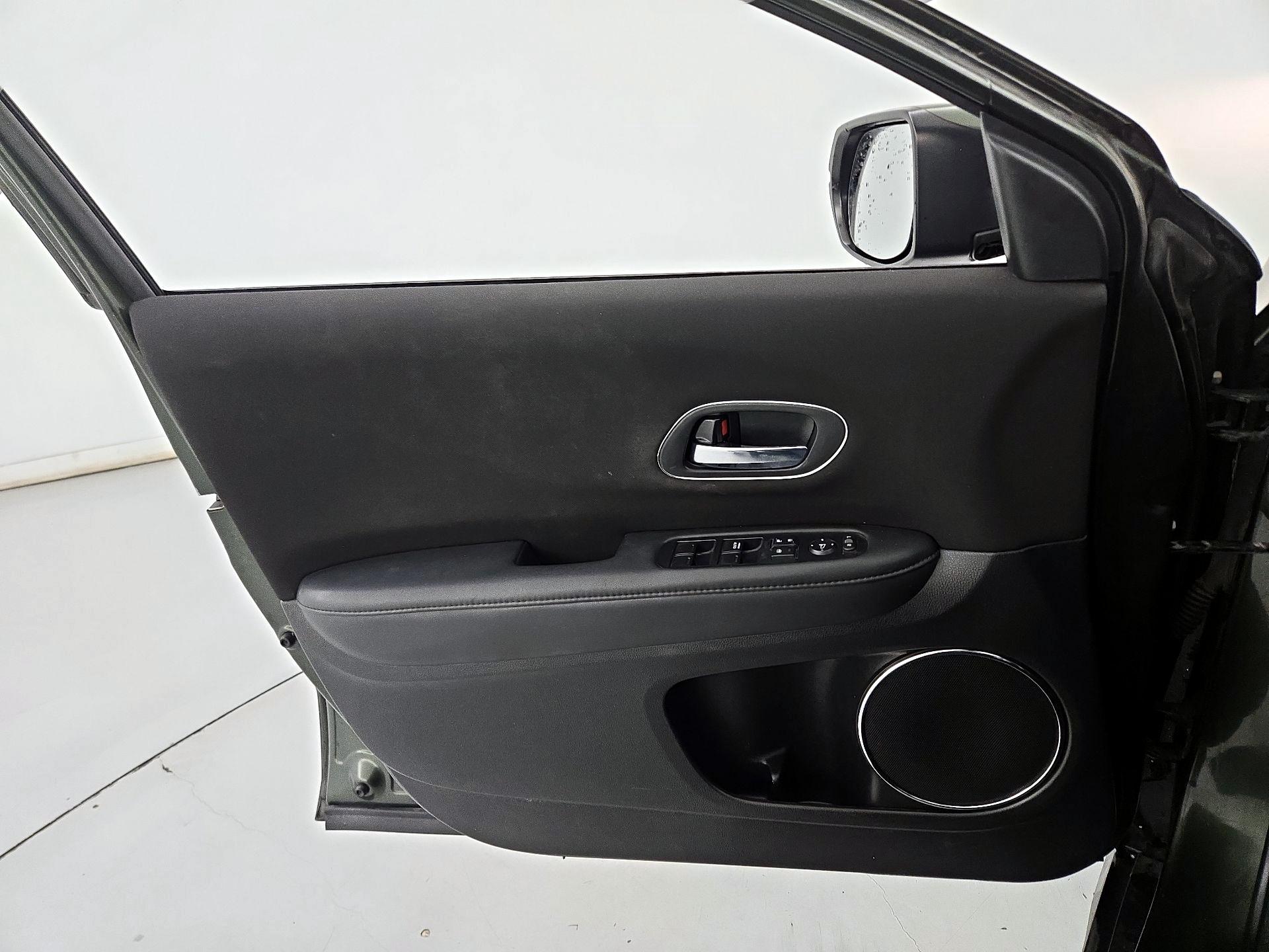 Thumbnail: 2016 Honda HR-V - 12
