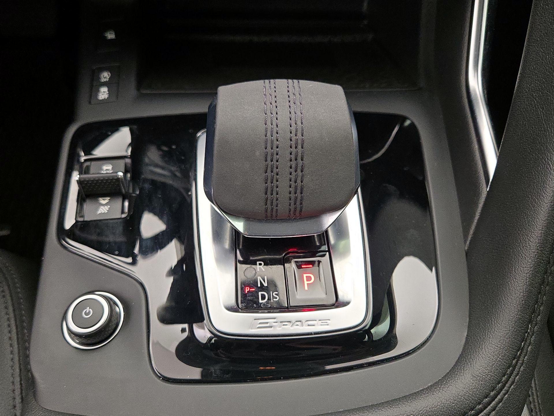 Thumbnail: 2021 Jaguar E-Pace - 18