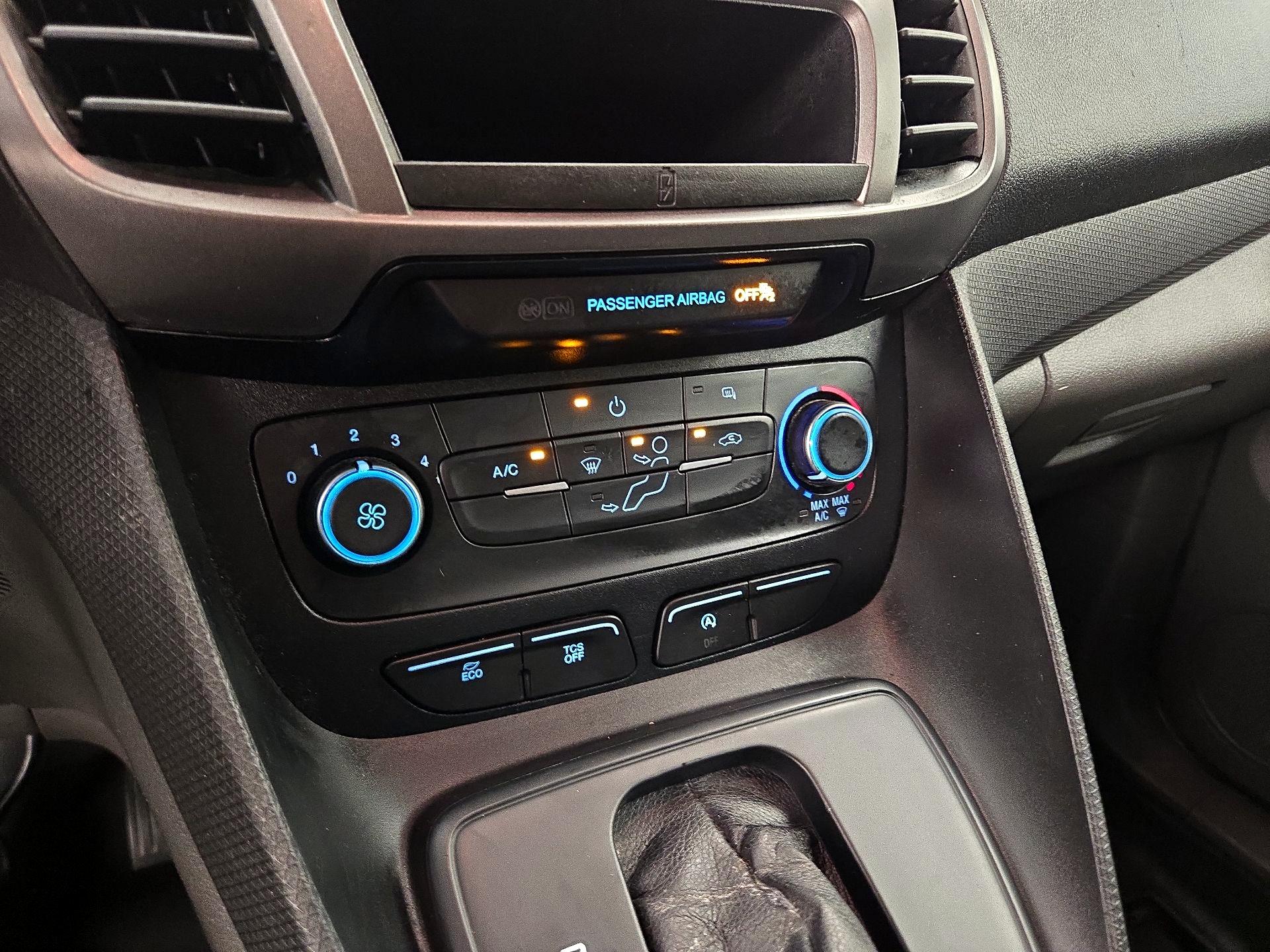 Thumbnail: 2019 Ford Transit Series - 16