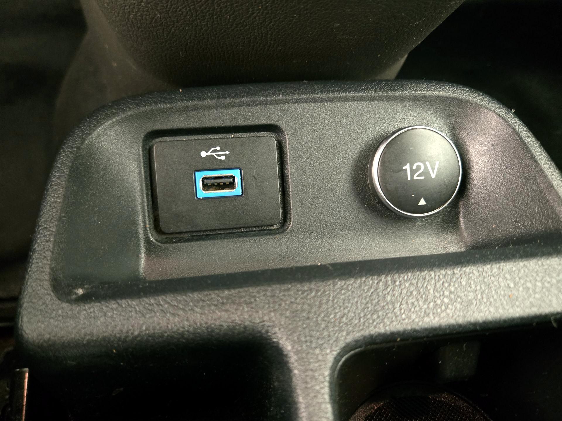 Thumbnail: 2019 Ford Transit Series - 18